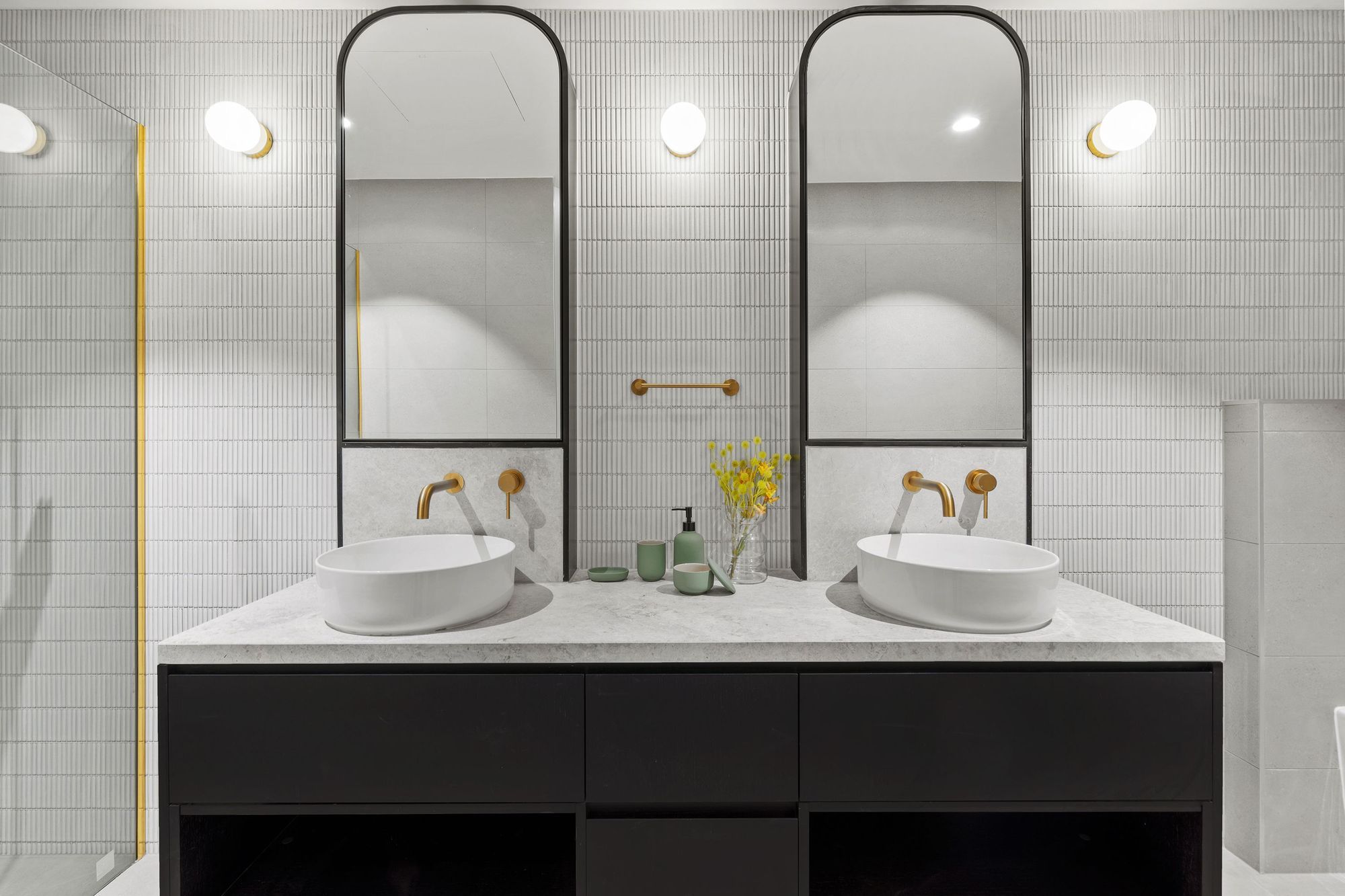 18-BATHROOM.JPG