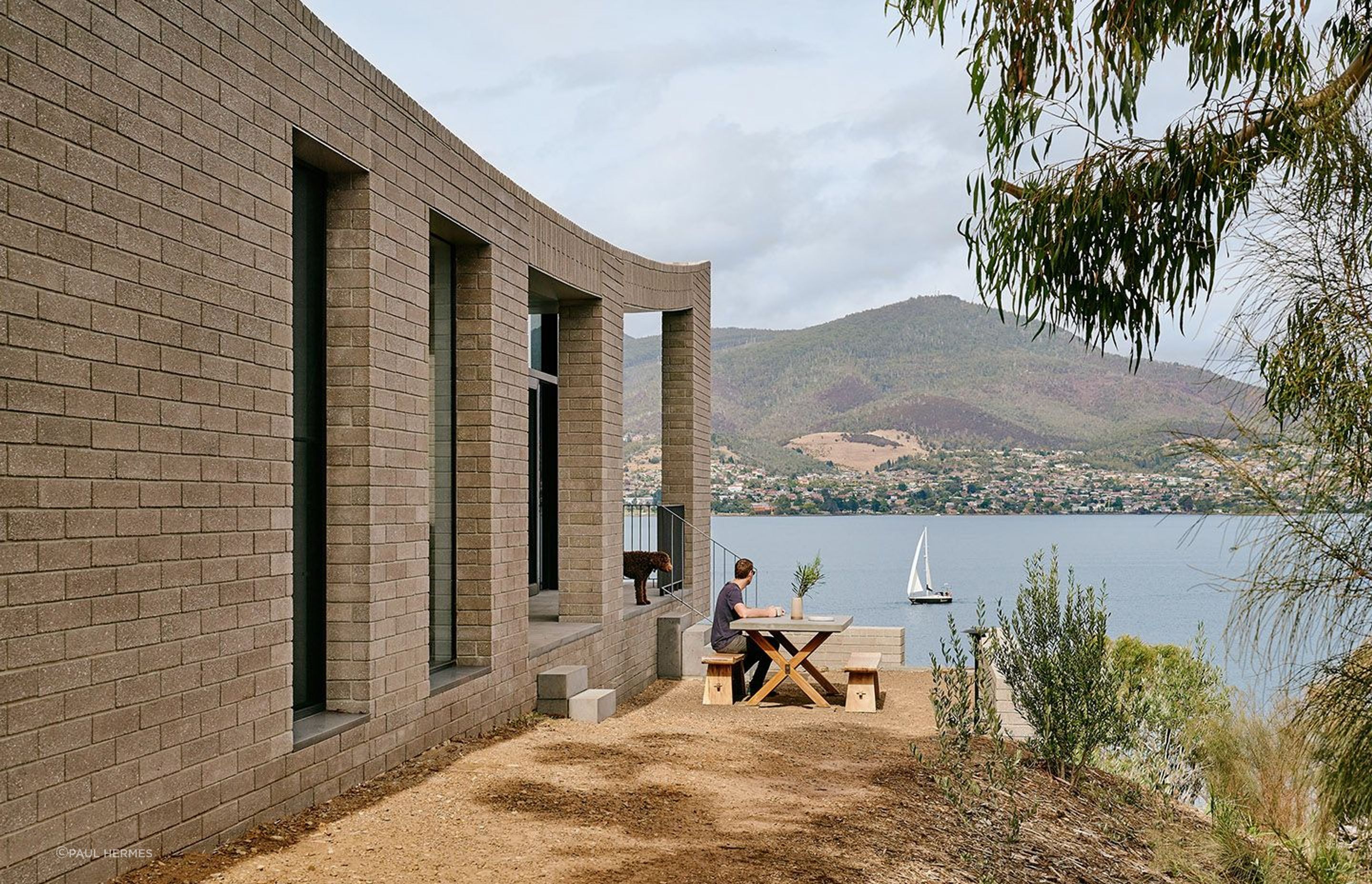 HOUSE AT OTAGO BAY