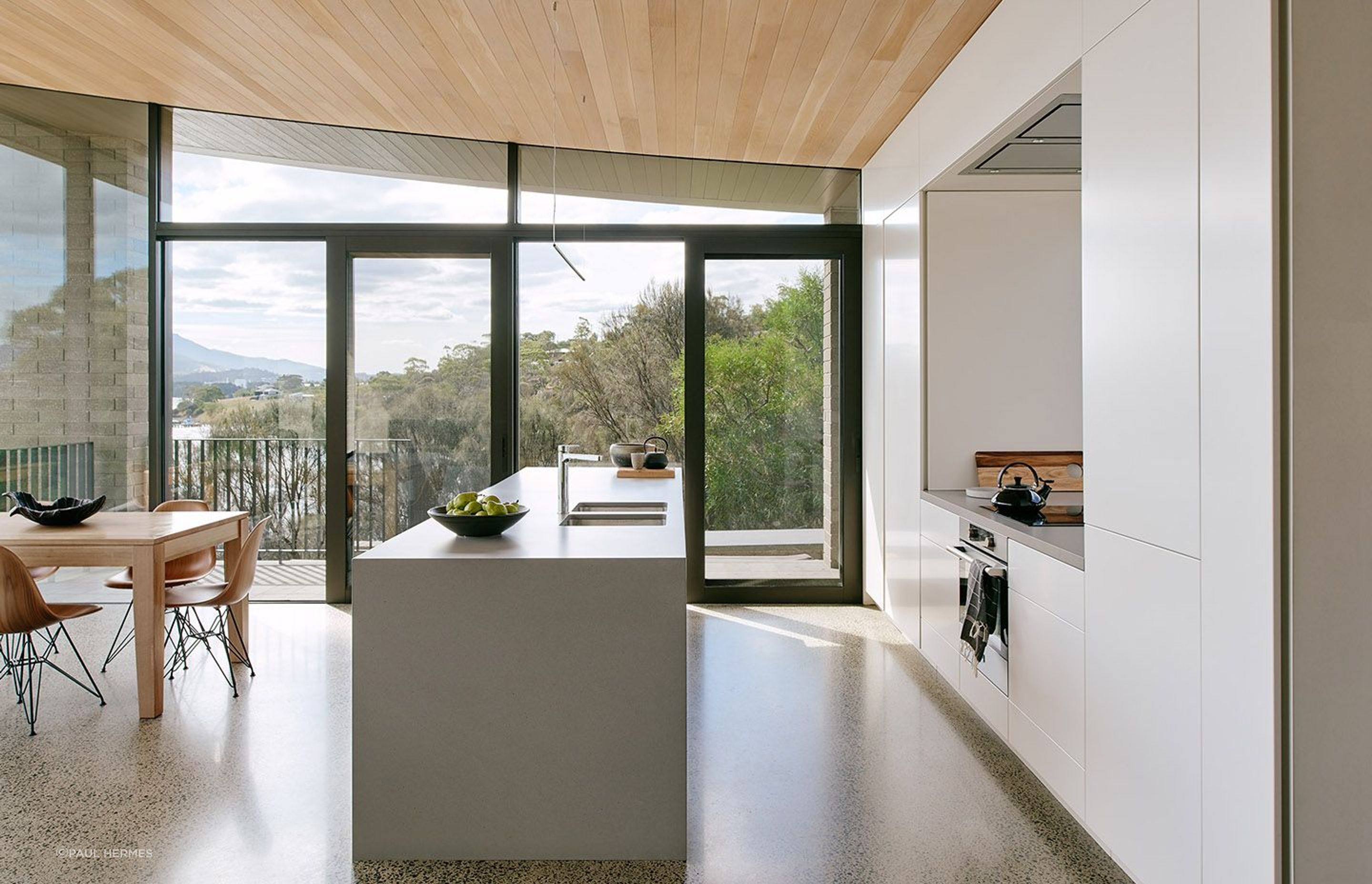 HOUSE AT OTAGO BAY