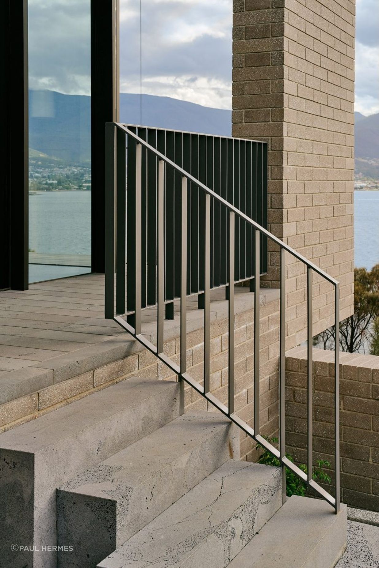 HOUSE AT OTAGO BAY