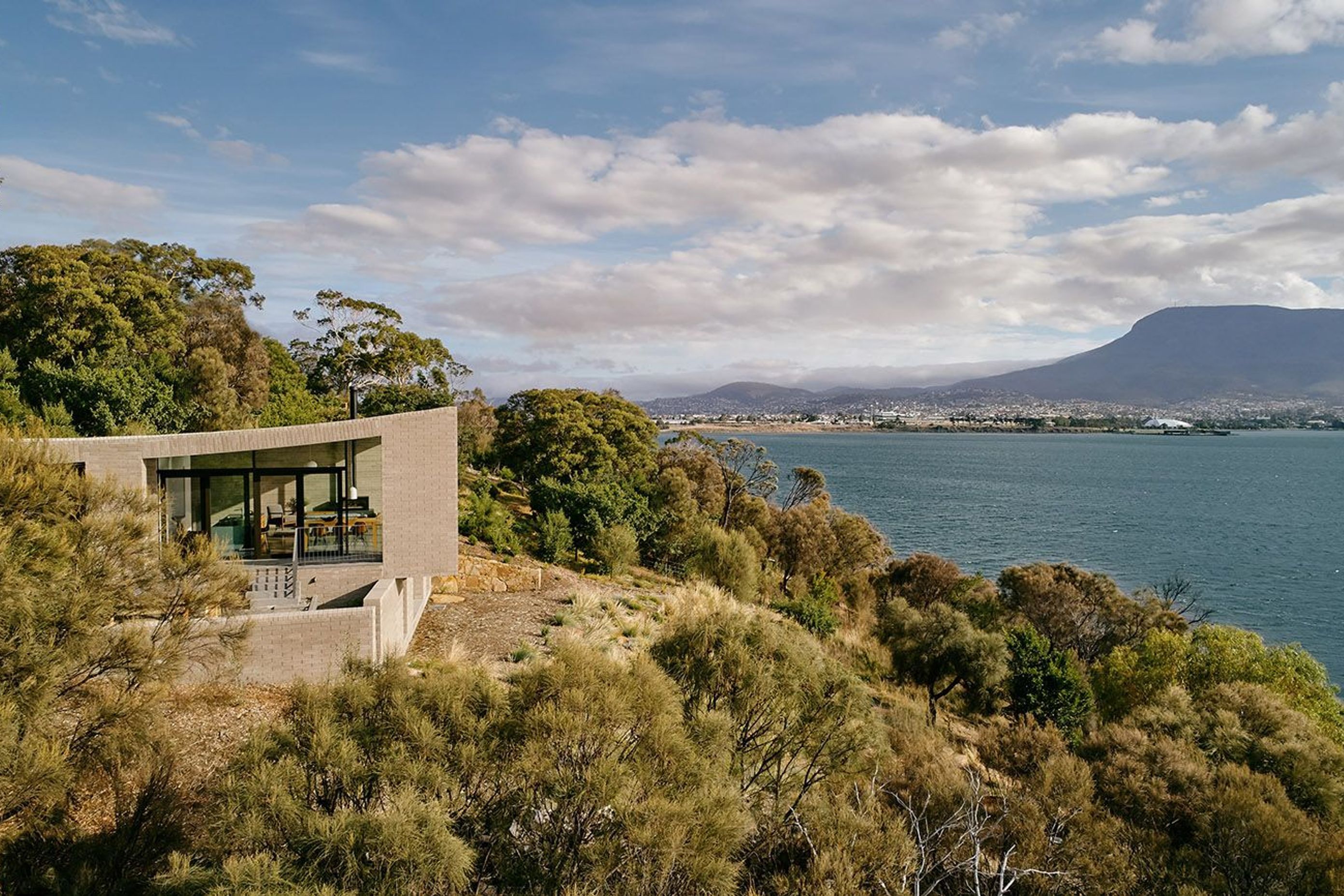 HOUSE AT OTAGO BAY