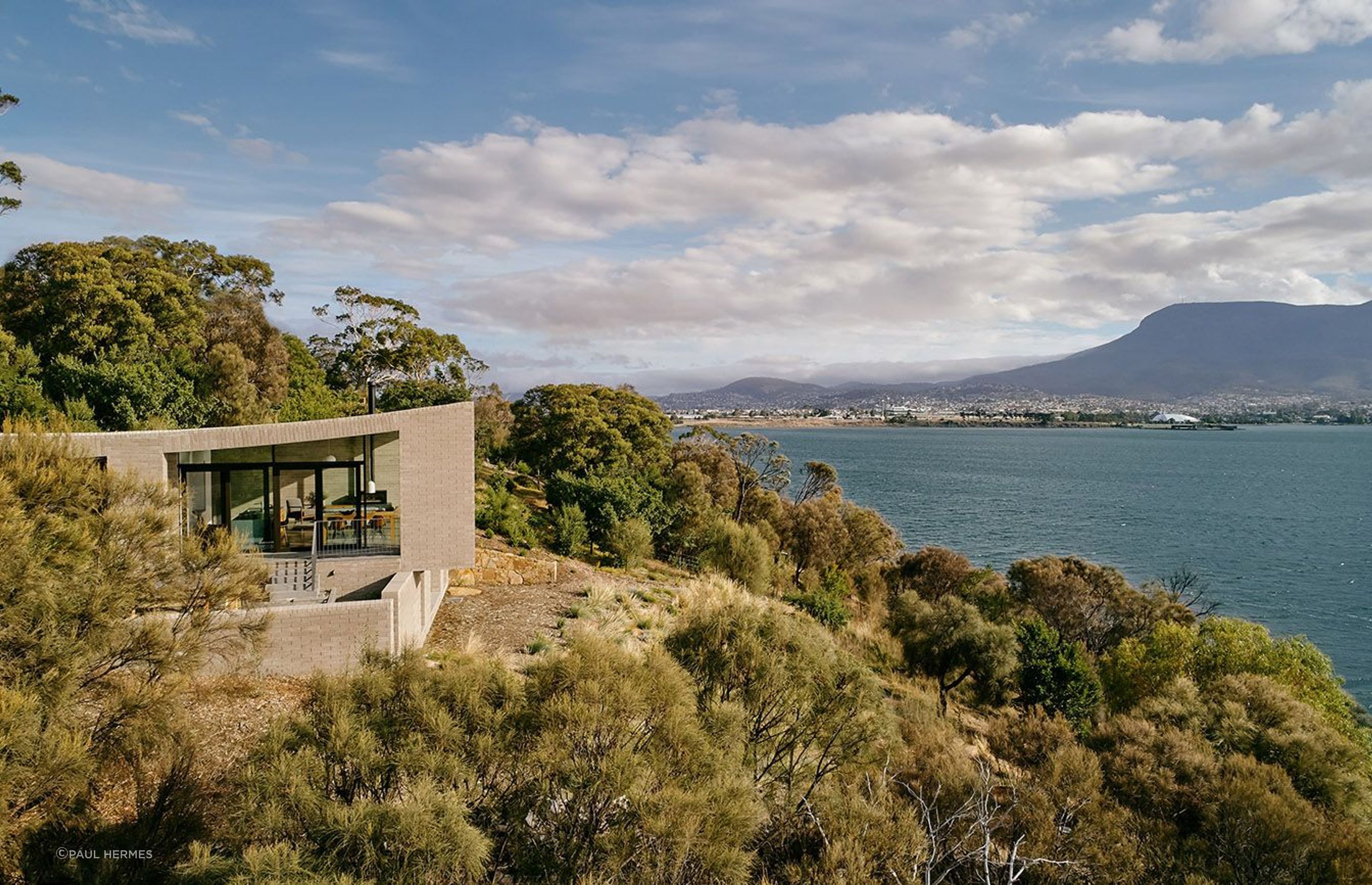 HOUSE AT OTAGO BAY