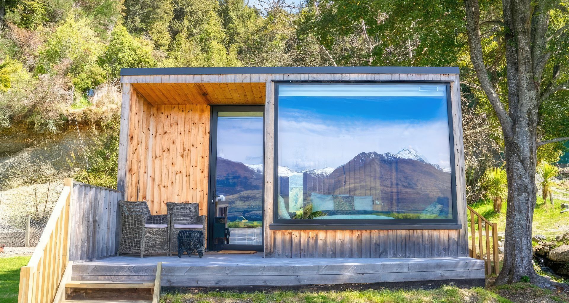 Kinloch Cabins banner