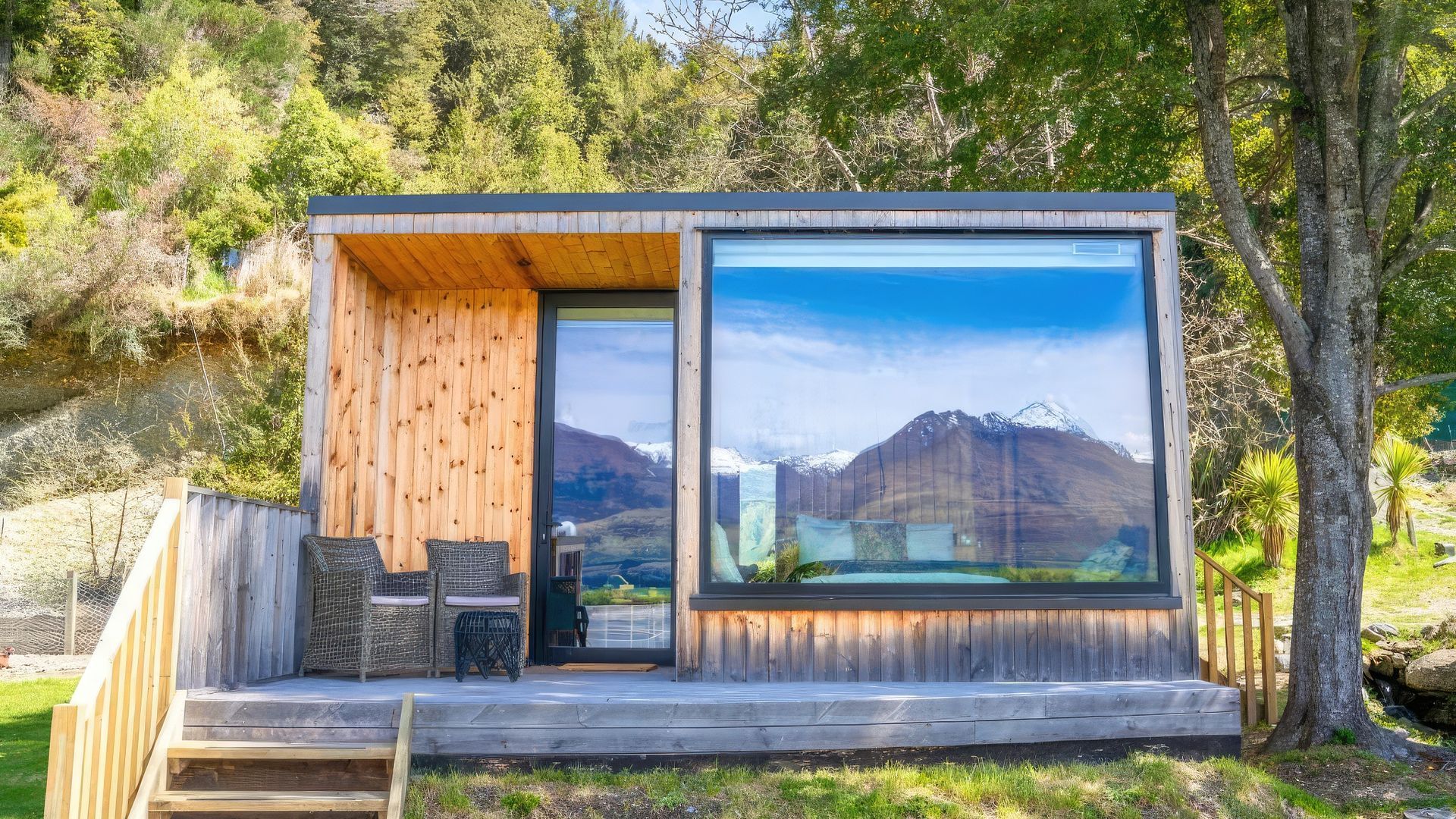 Kinloch Cabins banner