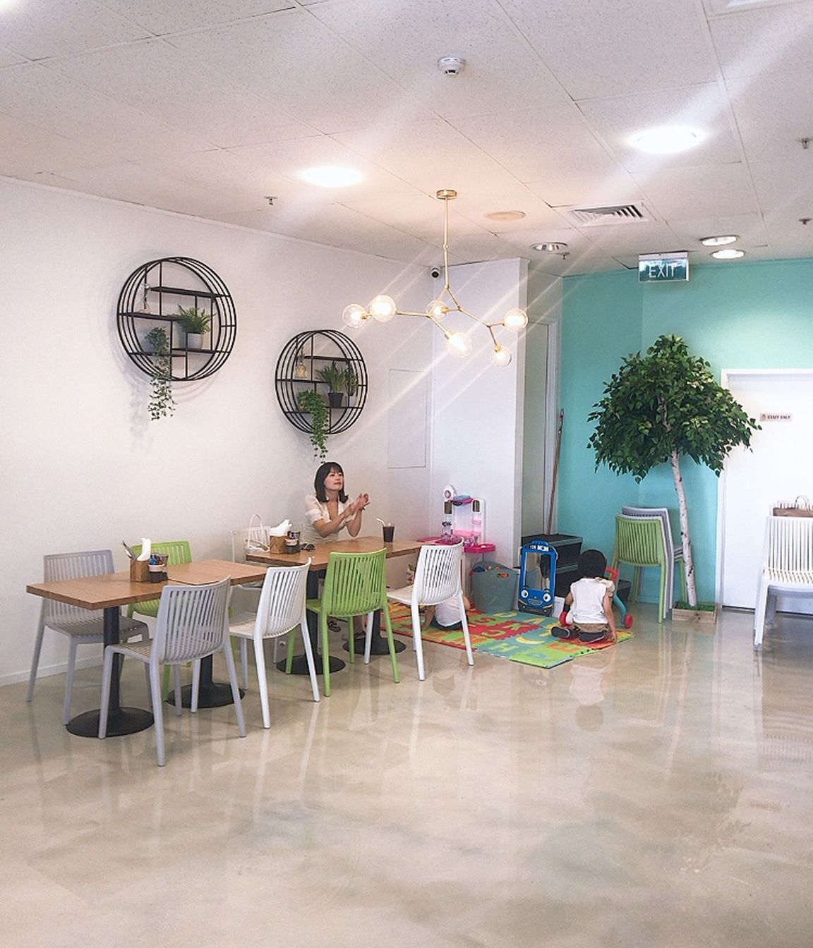 Cafe at 719