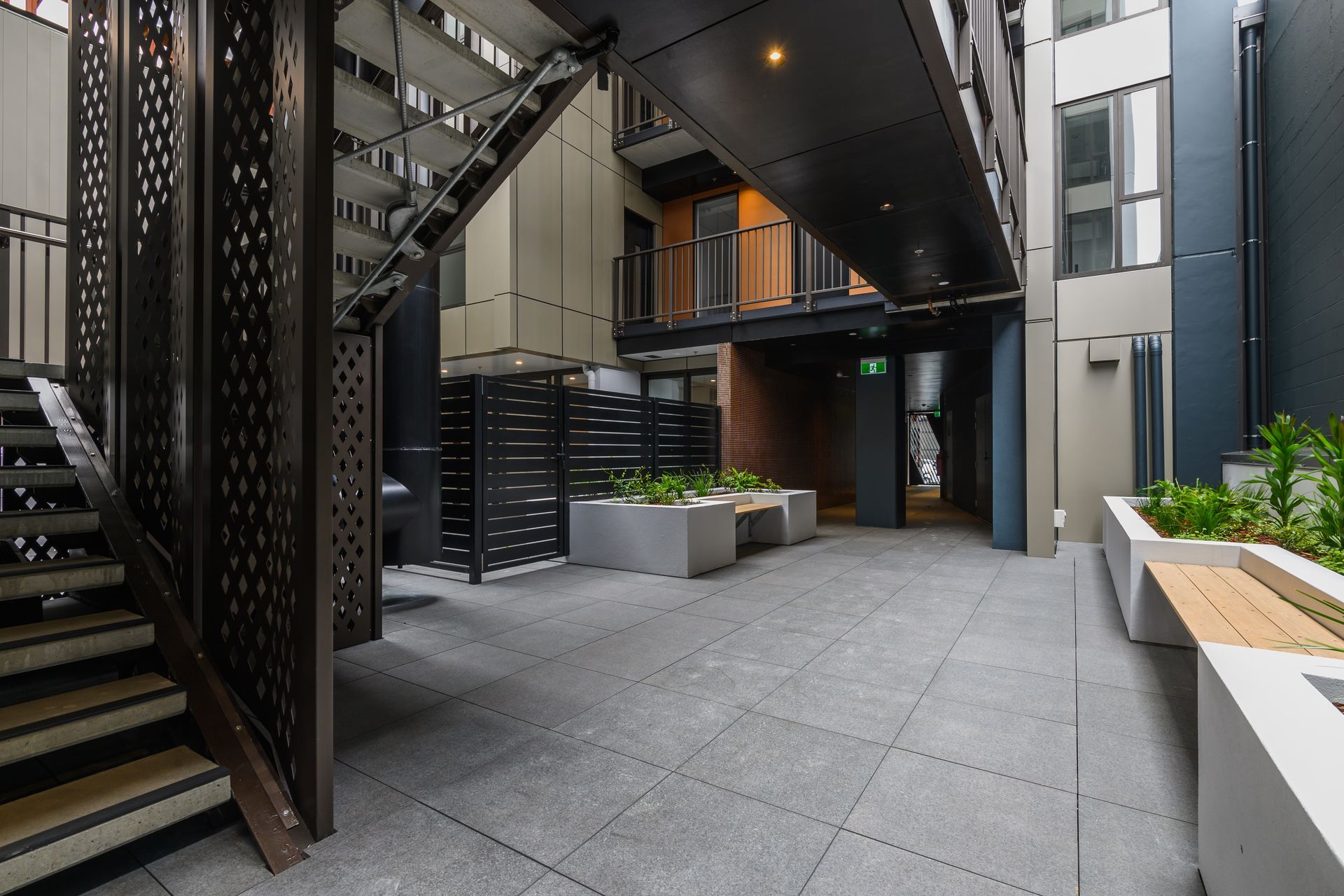 The site has two street frontages—Halsey Street and Dock Street—working in part to inform the twin-tower design. A central courtyard between the two towers ensures all of the apartments have a double aspect, maximising light and air flow.