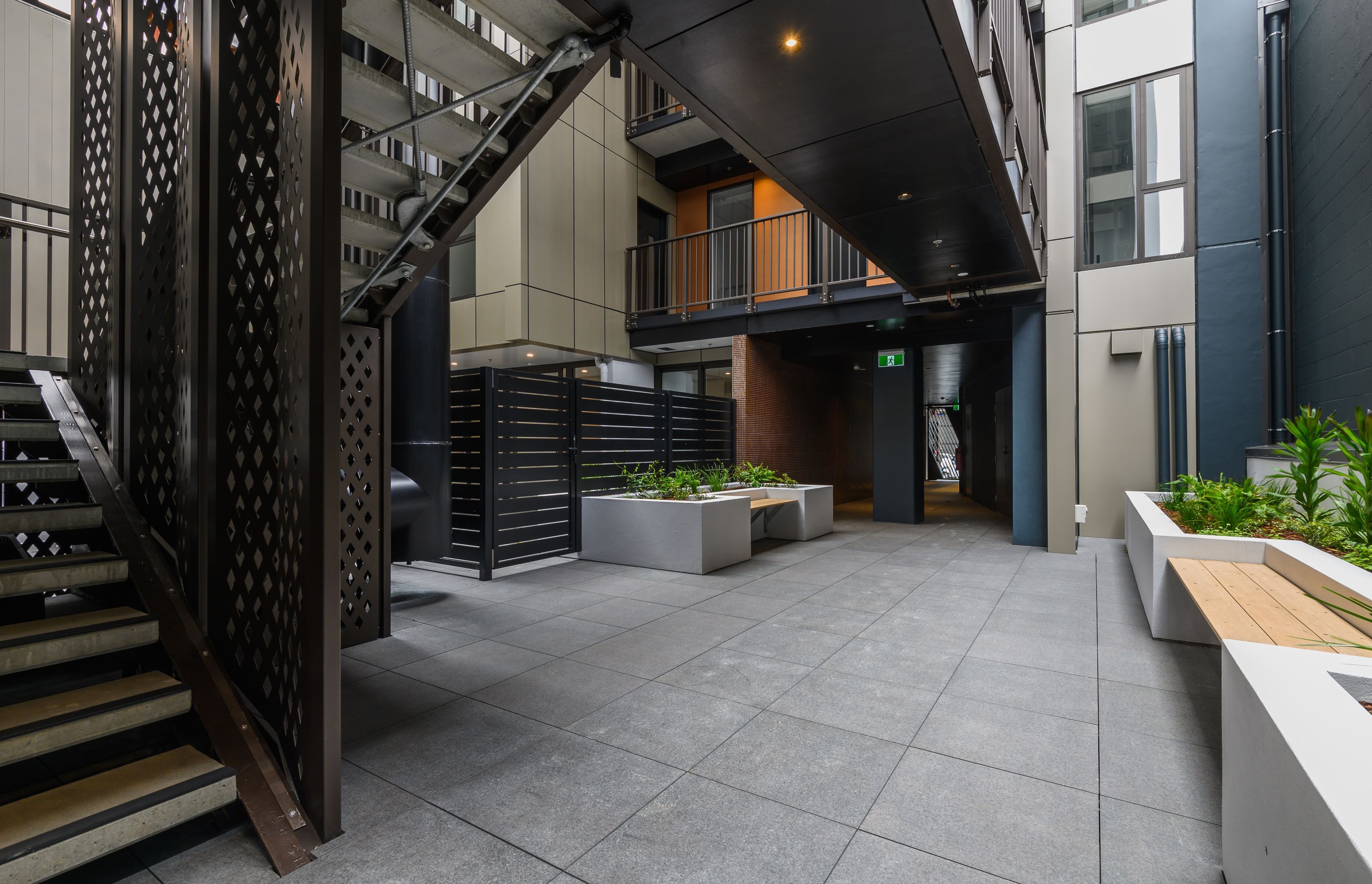 The site has two street frontages—Halsey Street and Dock Street—working in part to inform the twin-tower design. A central courtyard between the two towers ensures all of the apartments have a double aspect, maximising light and air flow.