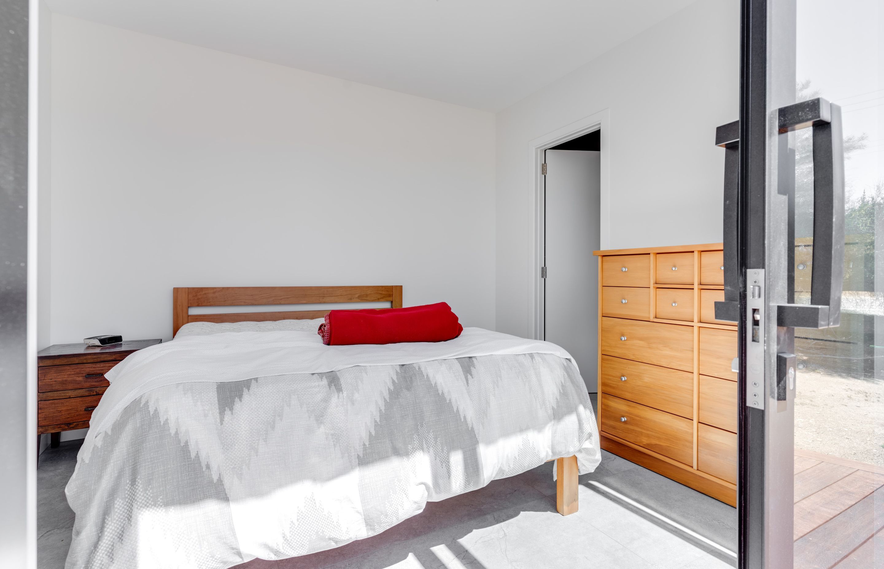 900-Aubrey-RdInterior-02-Custom.jpg