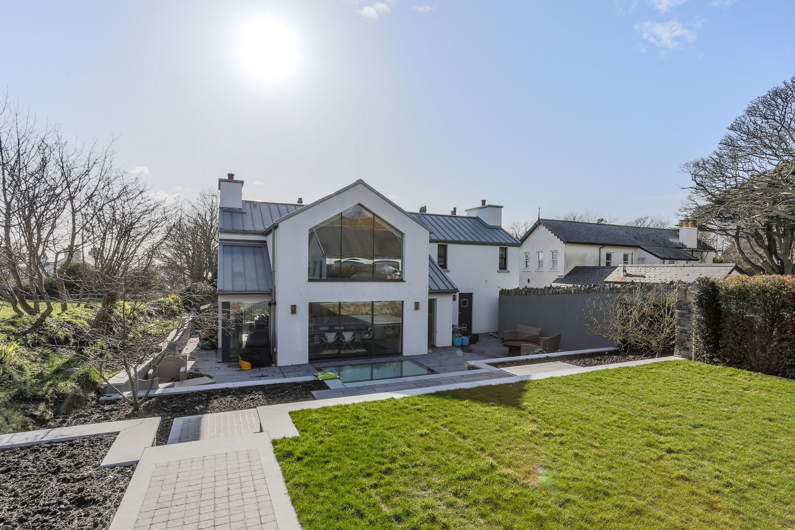 The new built pavillion housed the open plan living, dining and kitchen areas on the ground floor, with the Master bedroom on the top floor, and you can see the glass roof window in the courtyard that sits over the gym area, below ground level.