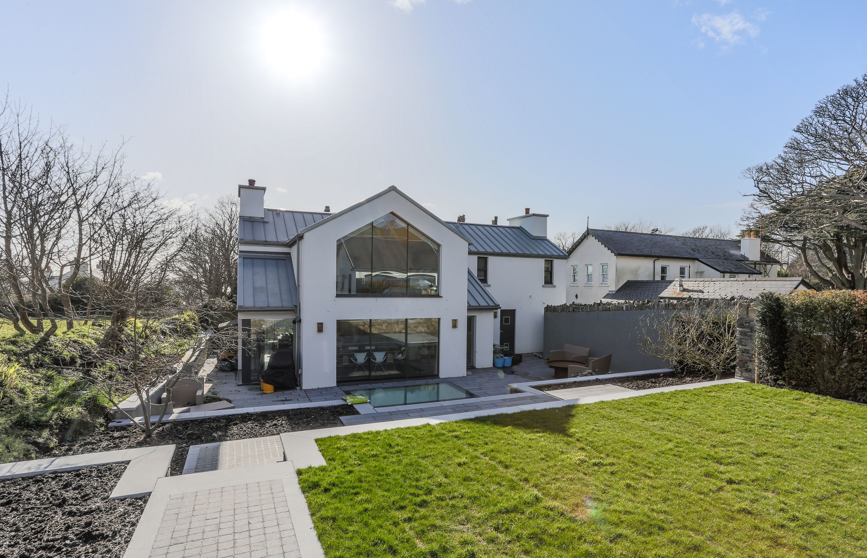 The new built pavillion housed the open plan living, dining and kitchen areas on the ground floor, with the Master bedroom on the top floor, and you can see the glass roof window in the courtyard that sits over the gym area, below ground level.