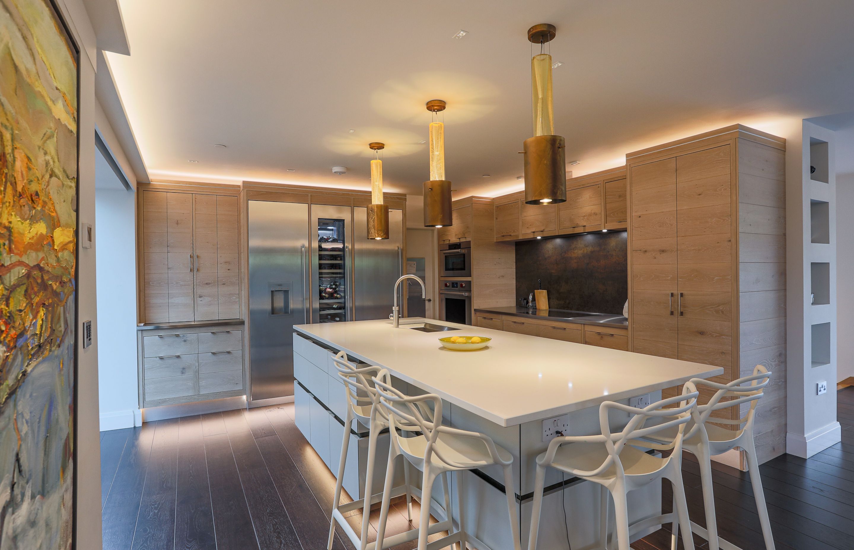 This kitchen was designed and built in the UK with Designworx specifying the finishes, lighting, flooring and furniture.