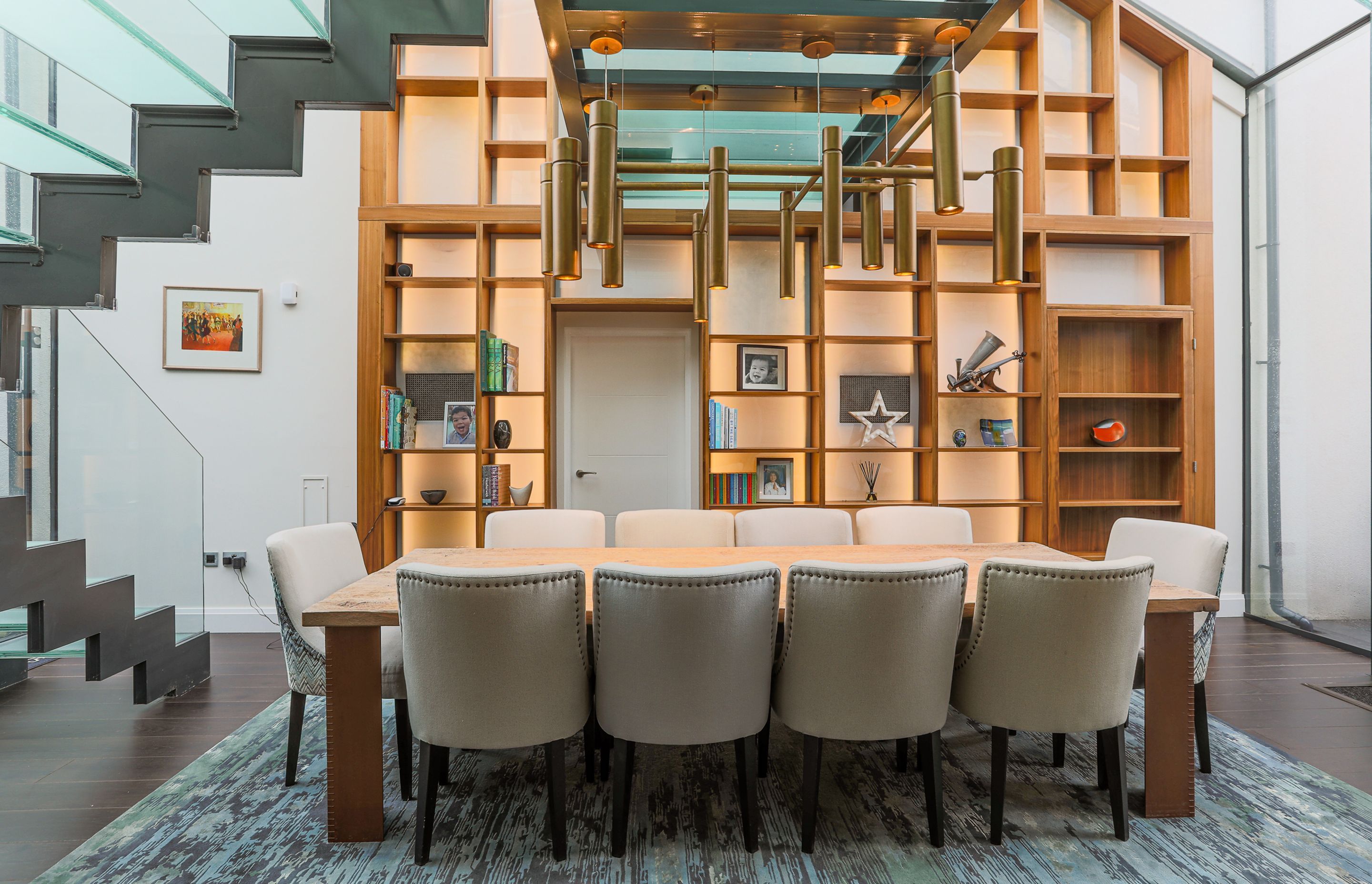 The Banquet Dining Hall connects the old wing and new wing.