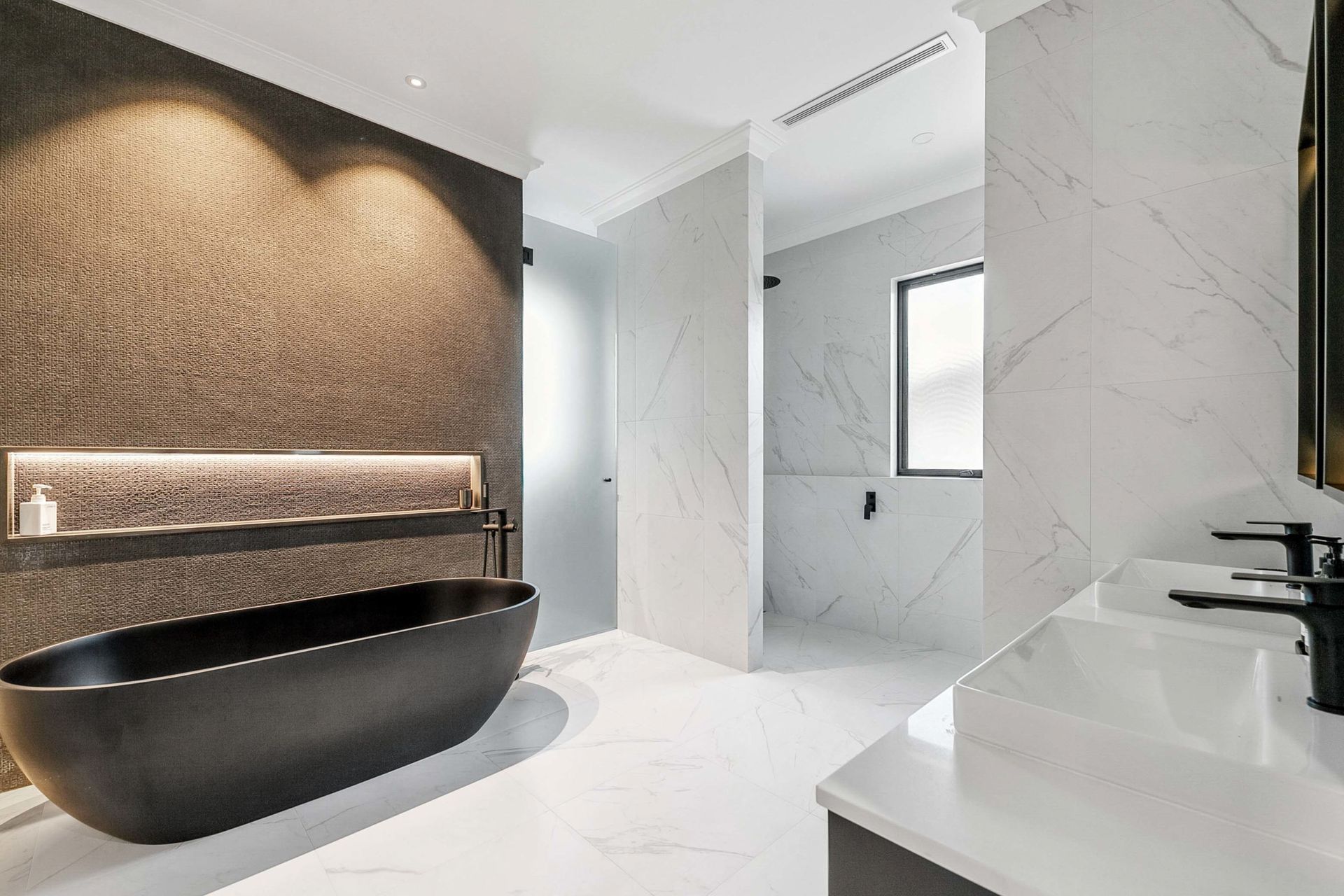 Master-Bathroom-1st-Flr-2-Birch-Street-Attadale-4.jpg