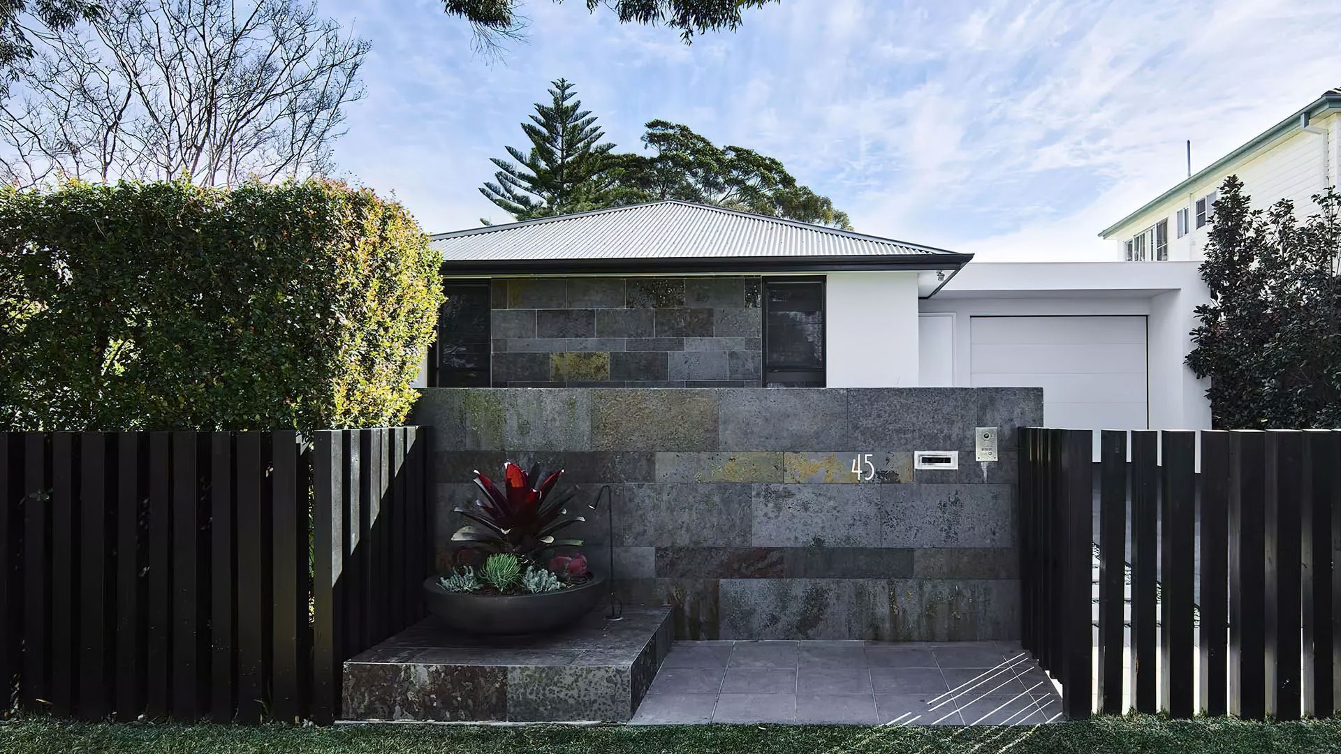 Caringbah, Jacaranda Ave banner