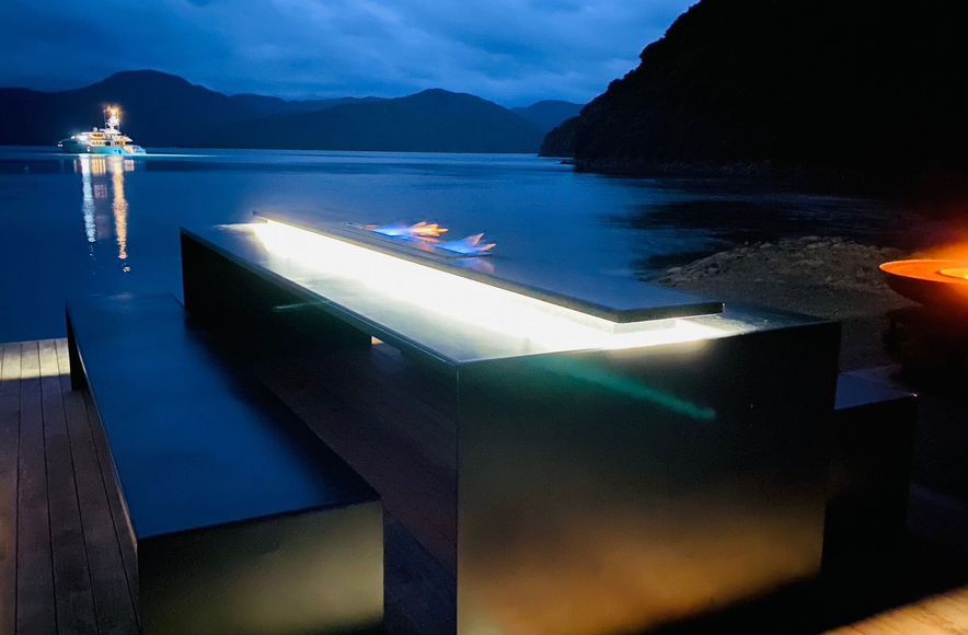 Floating Table