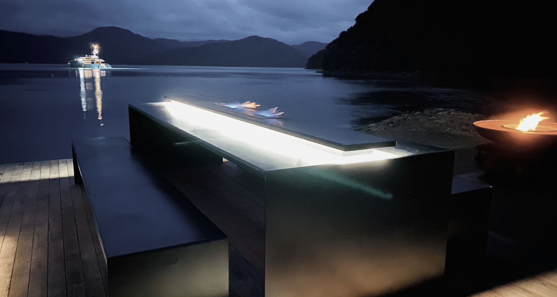 Floating Table banner