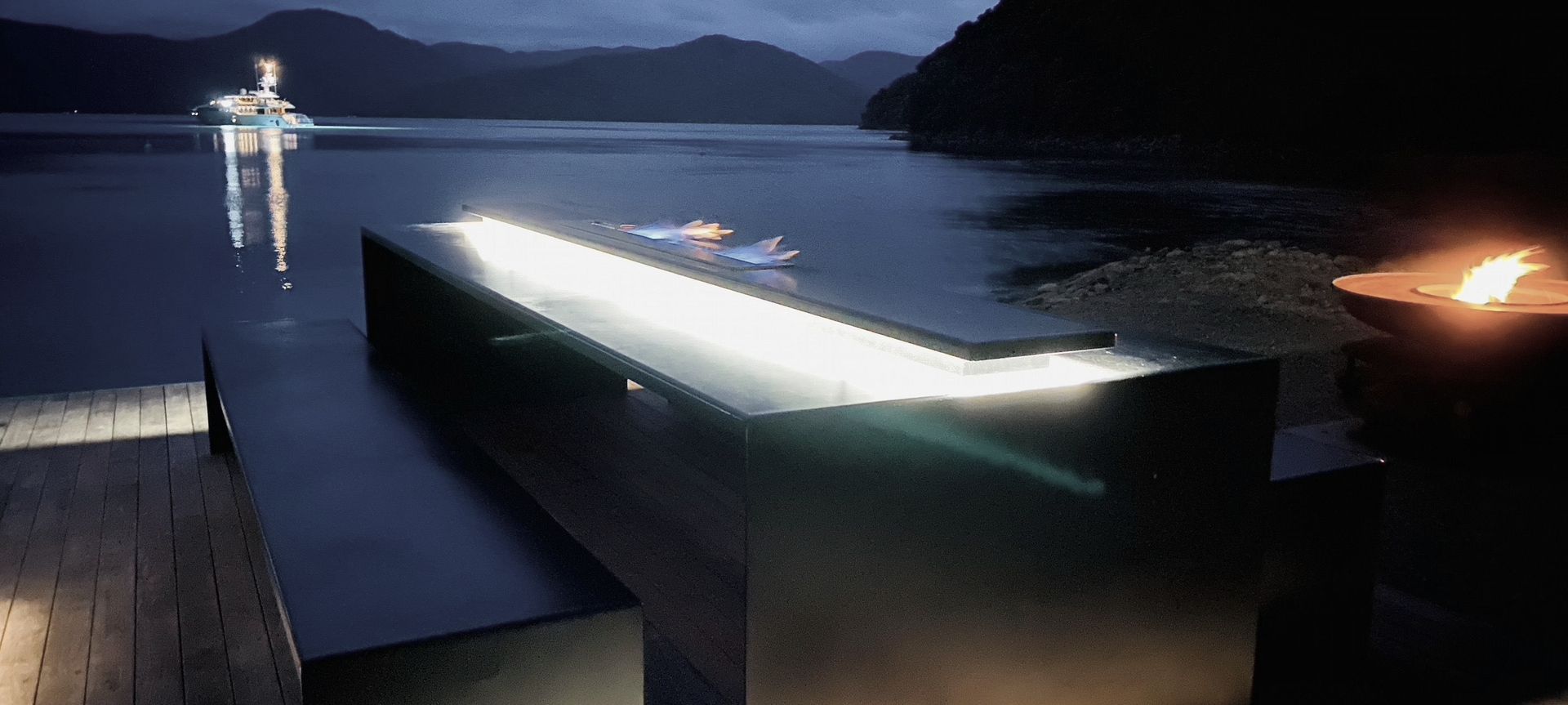 Floating Table banner