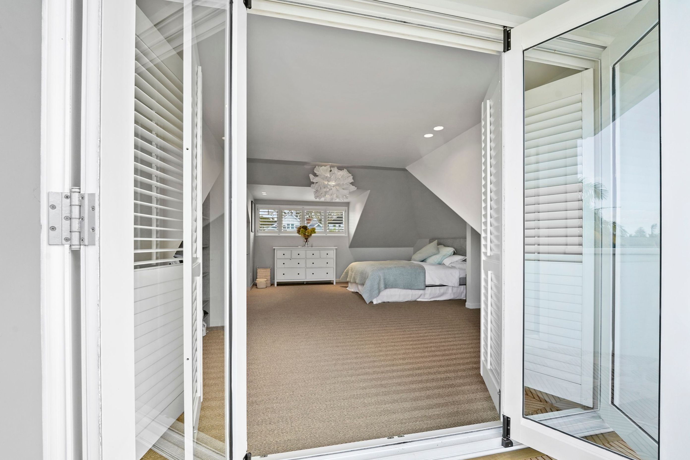Calm, simple, and beautifully done. This bedroom isn’t overdesigned, it’s just the right mix of comfort and style.