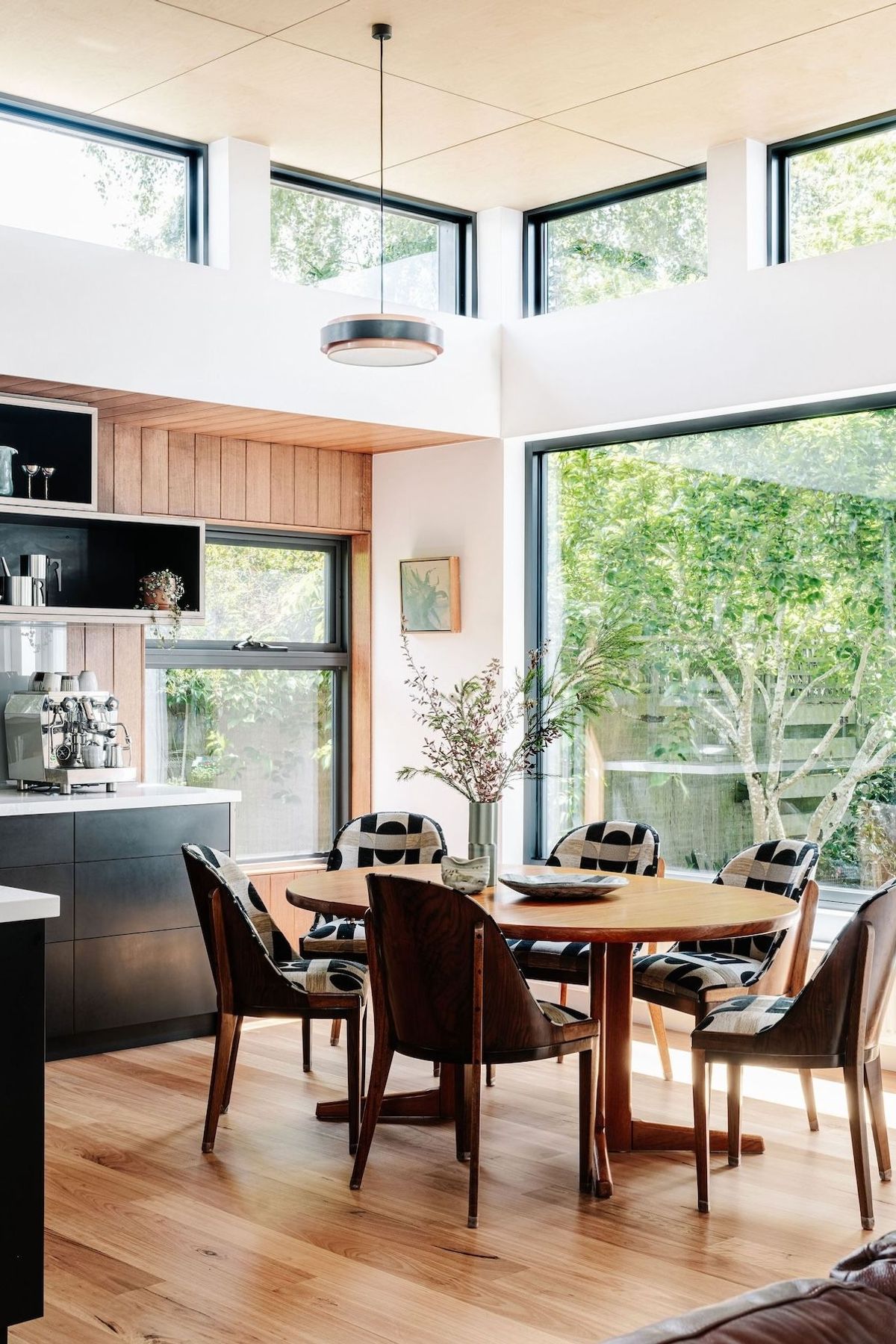05-envirotecture-greenhousegrove-renovation-victoria-diningroom.jpg