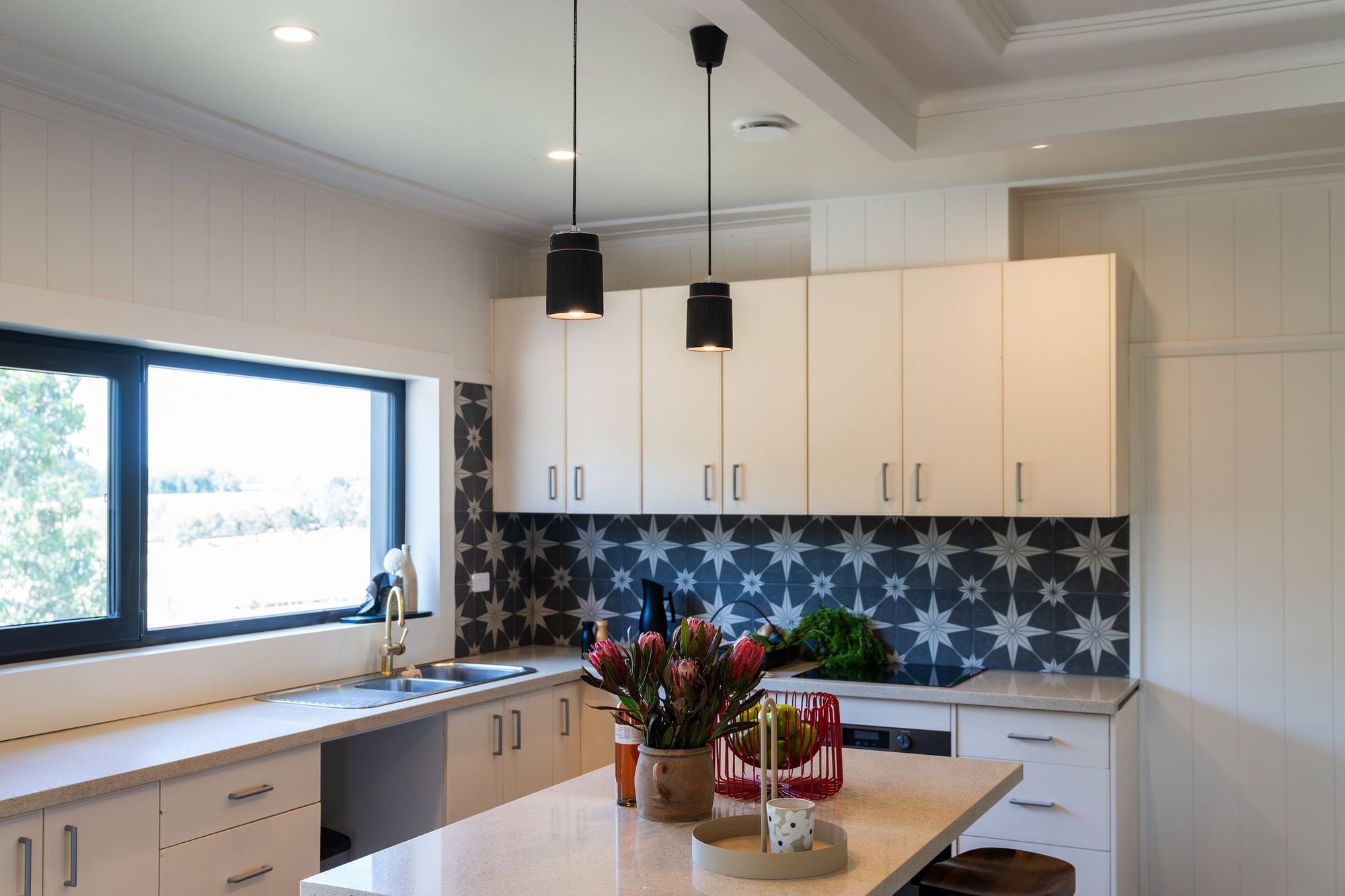 09-envirotecture-livinglightlyhaus-renovation-newsouthwales-kitchen.jpg