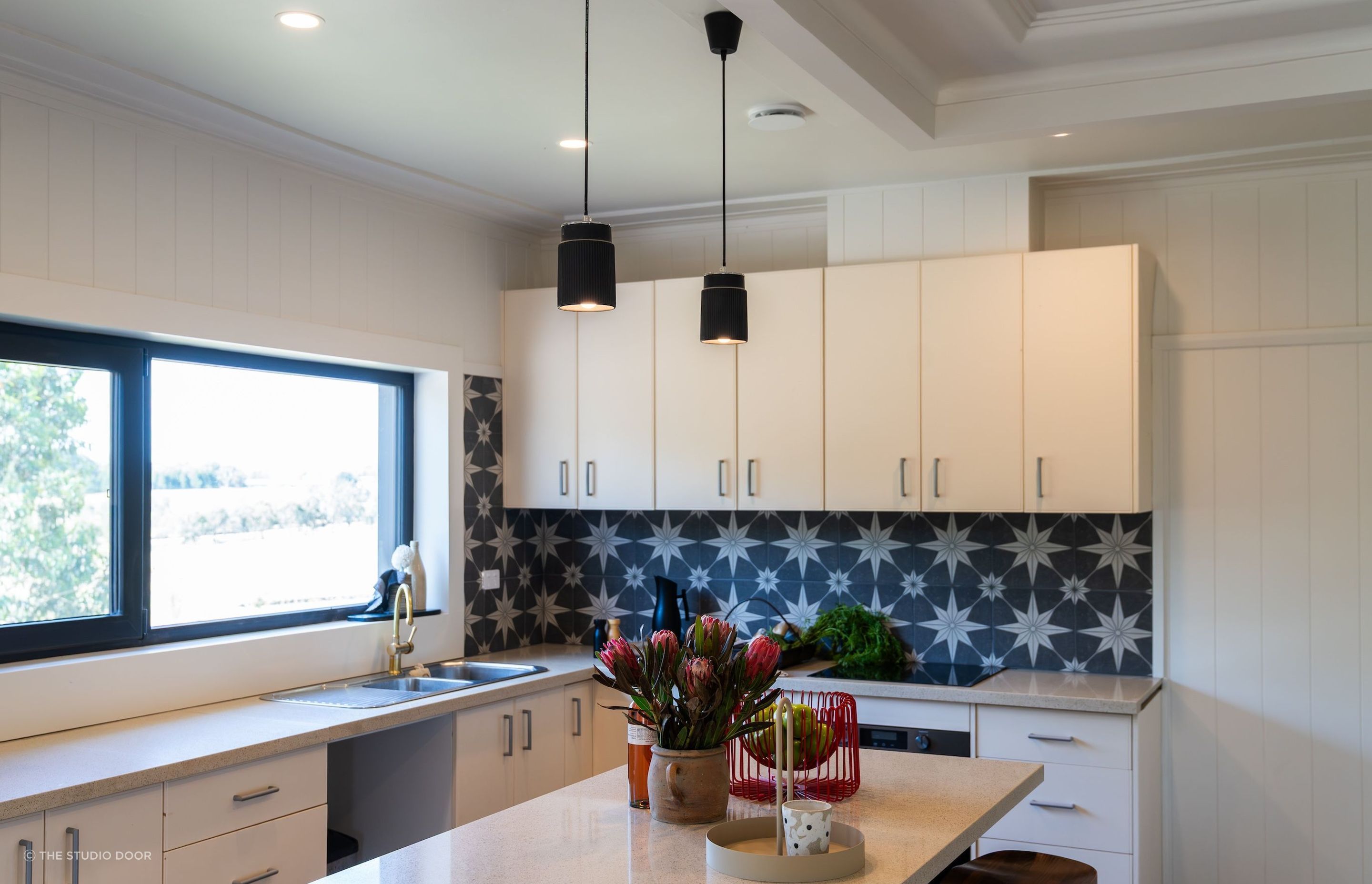09-envirotecture-livinglightlyhaus-renovation-newsouthwales-kitchen.jpg