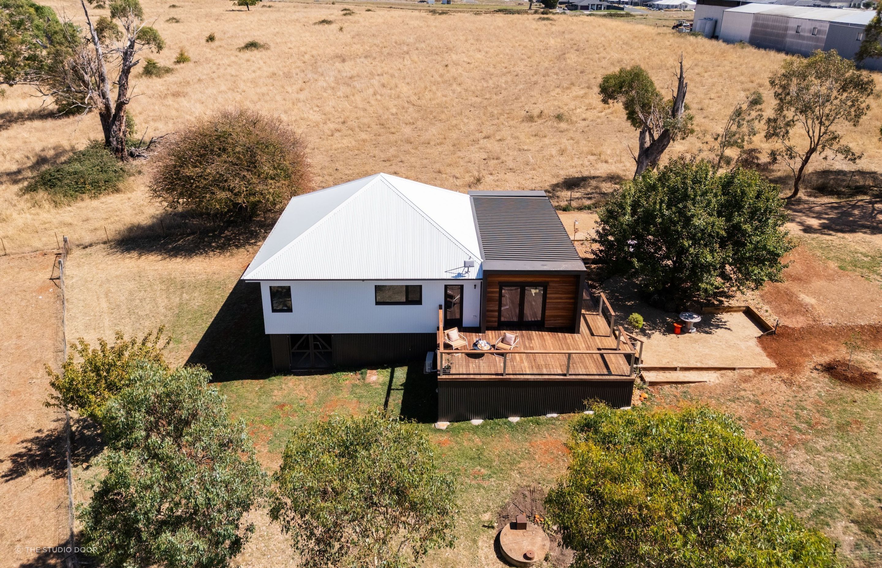 12-envirotecture-livinglightlyhaus-renovation-newsouthwales-external.jpg