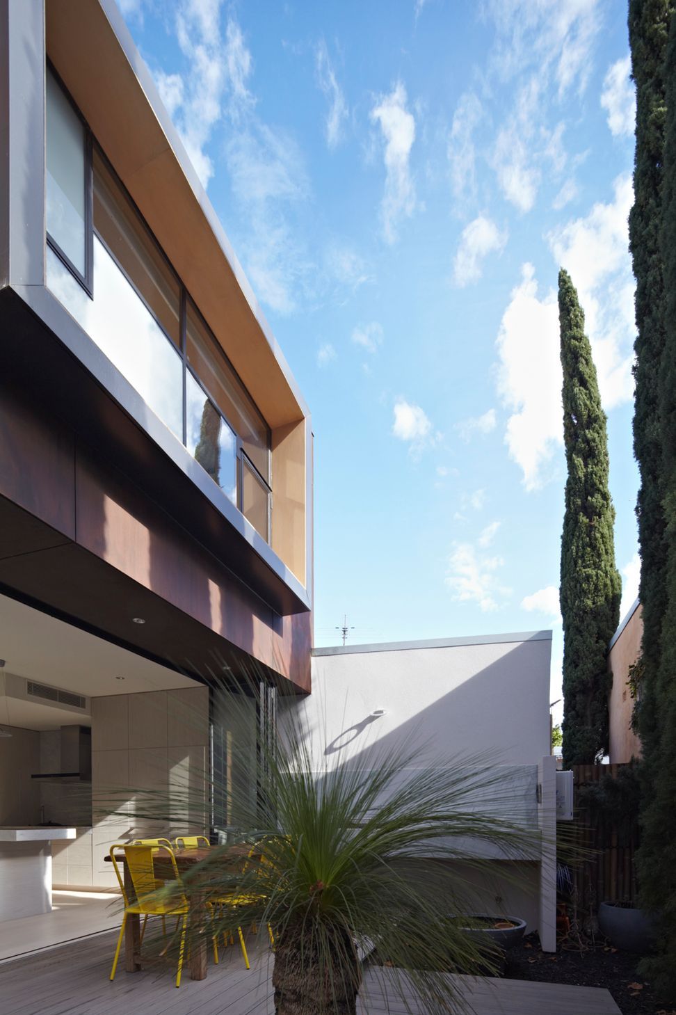 TREE TOP HOUSE