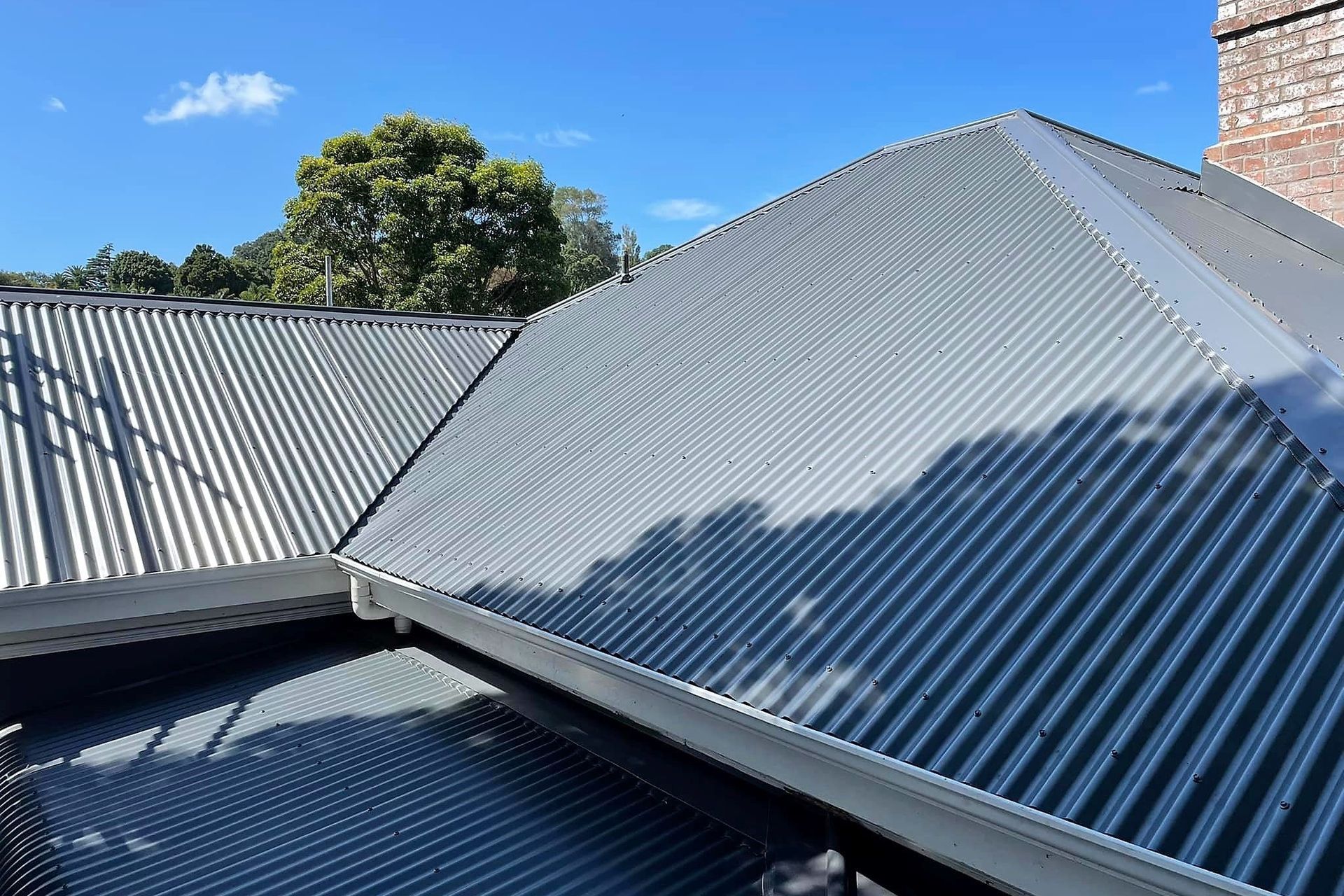 Villa With Sloped Garage