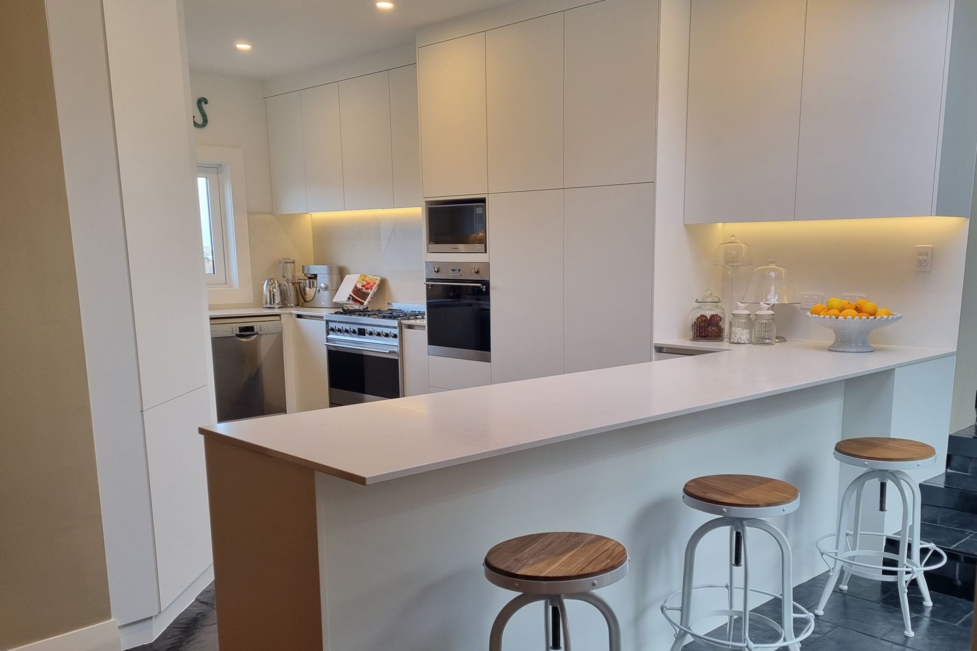 Beautiful Peter hay kitchen installed