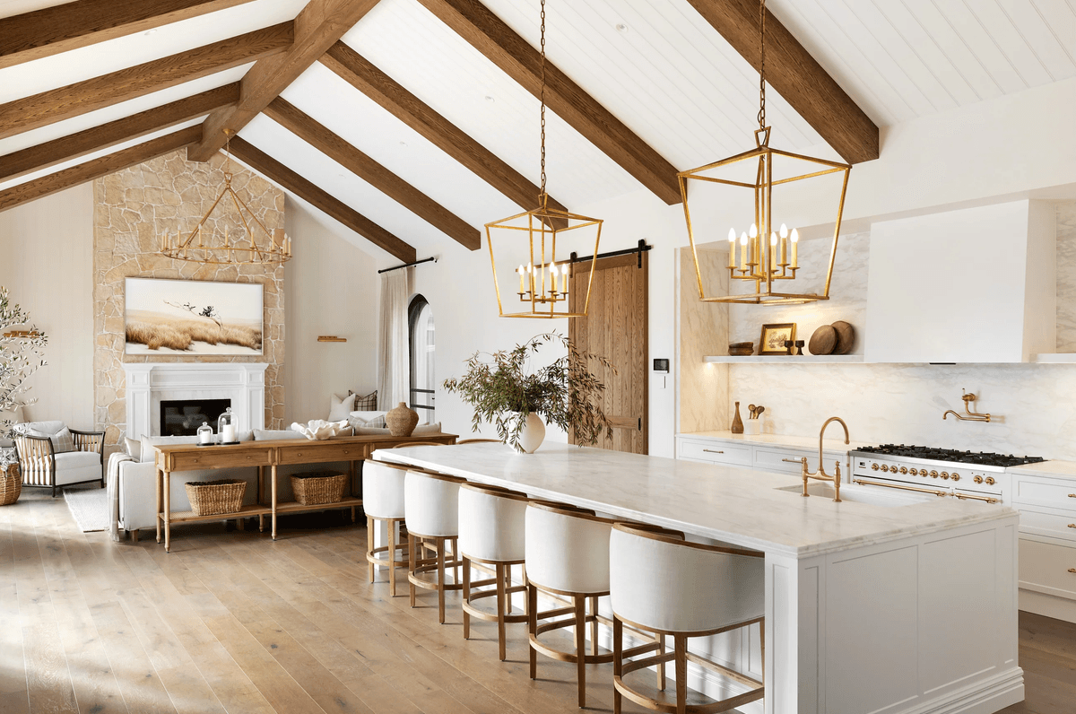 A farmhouse-style home by Alisa and Lysandra