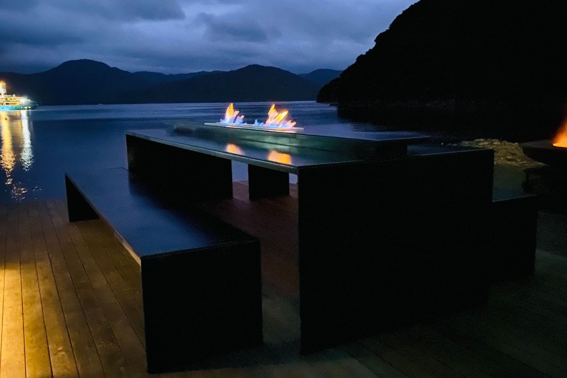 Floating Table