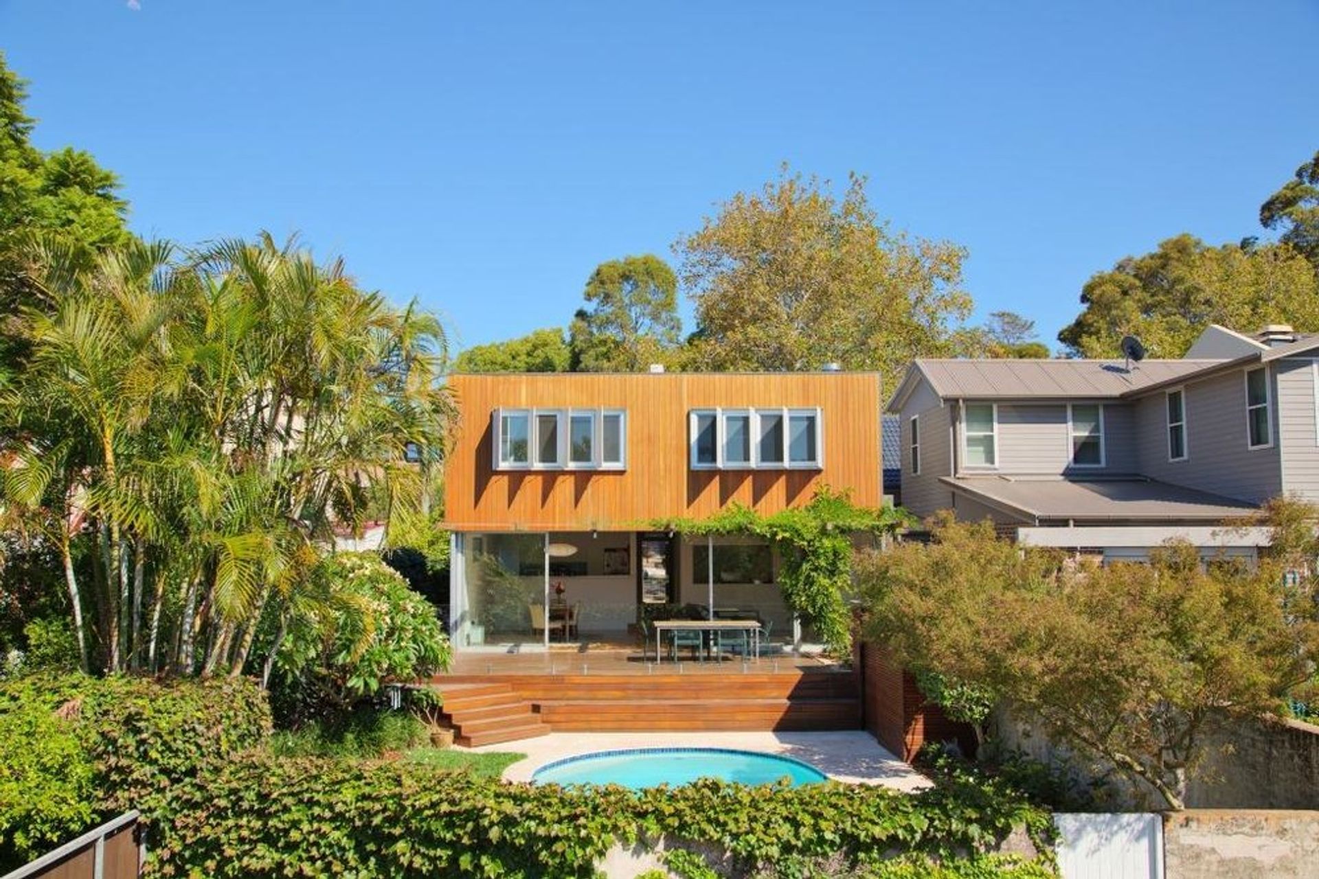 ##Annandale House 1
