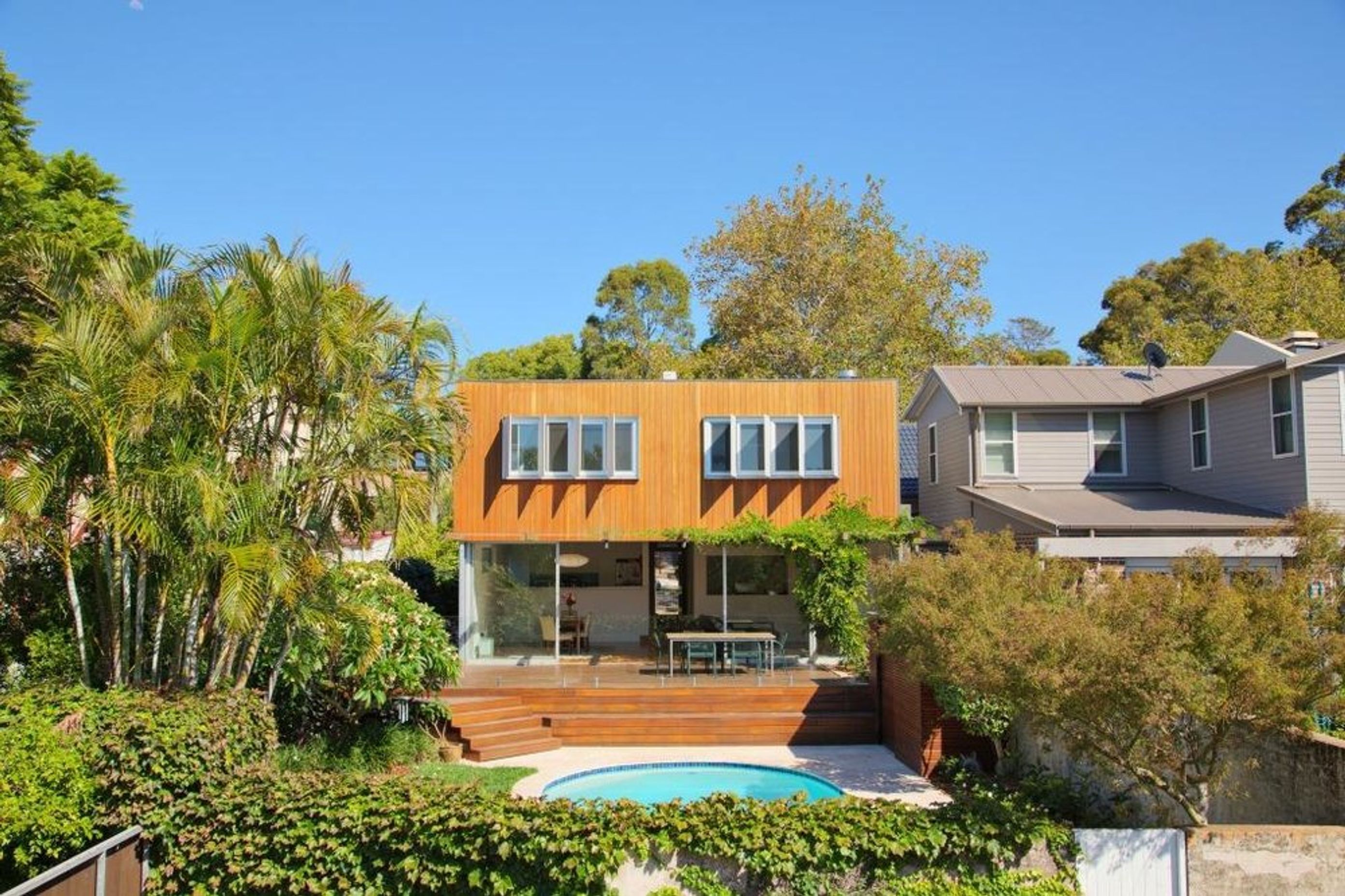 ##Annandale House 1