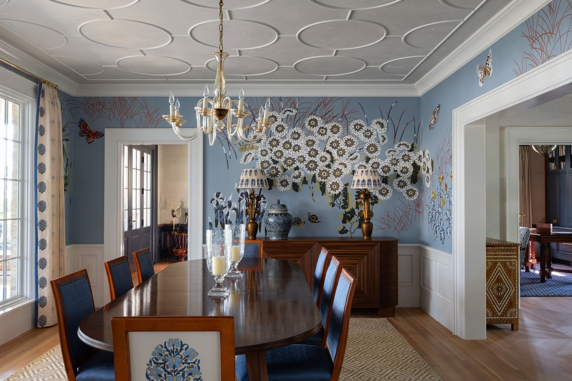 4Pemberton-HeightsCuppett-Kilpatrick-Architecture-and-Interior-Designelegant-dining-room-blue-walls-floral-mural-wooden-furniture-decorative-ceiling-austin-tx.jpg