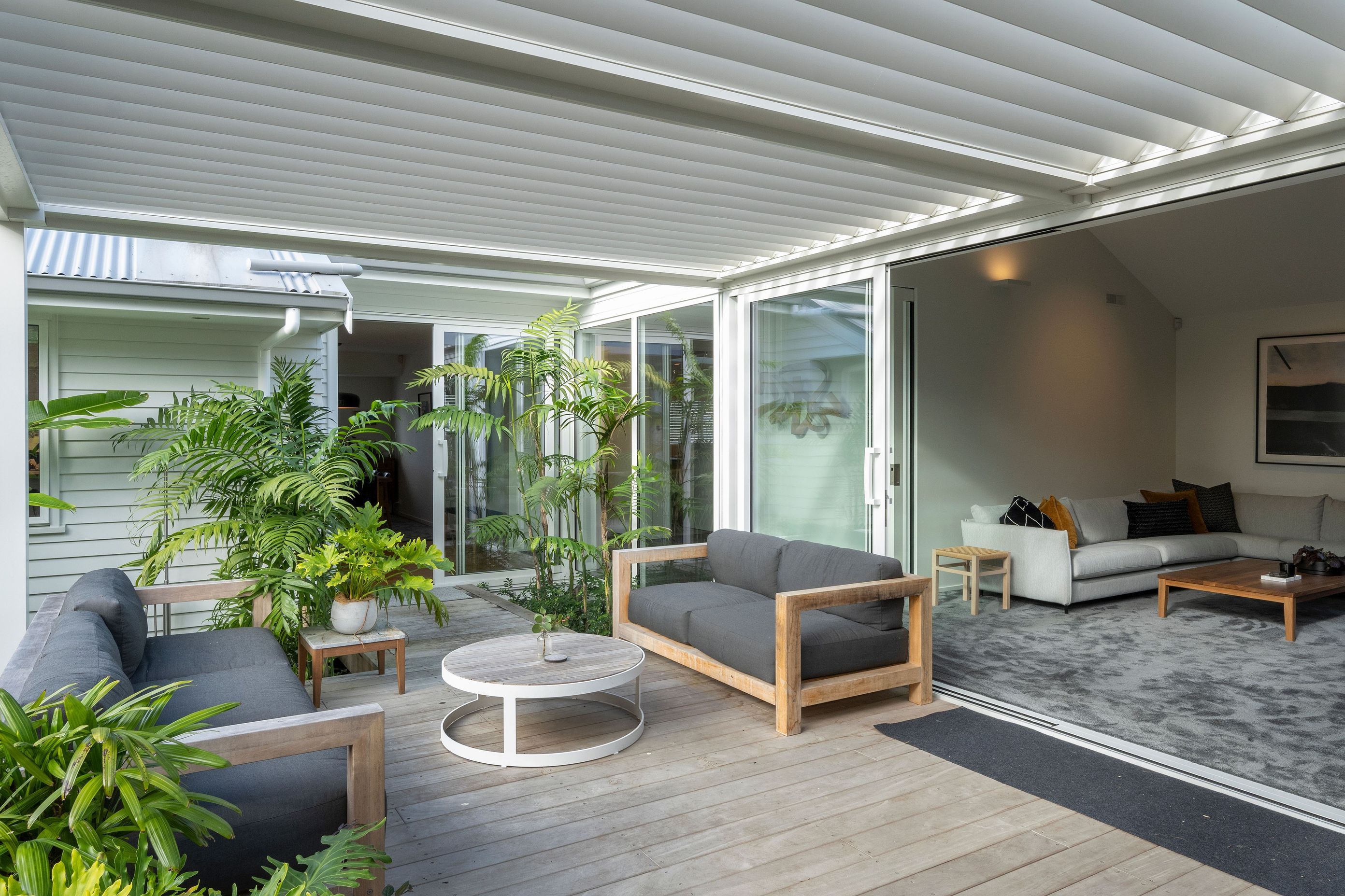 Auckland Home Project. Louvre Roof and Gate Create Oasis of Tranquility