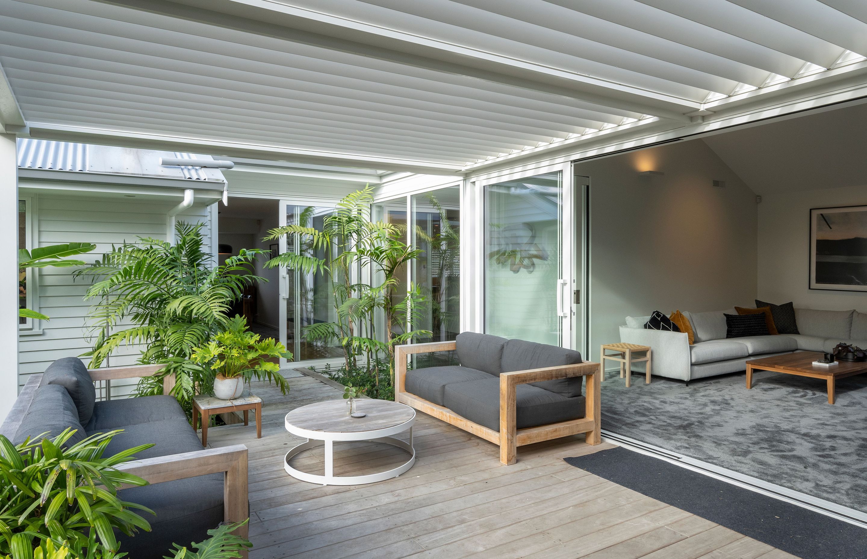 Auckland Home Project. Louvre Roof and Gate Create Oasis of Tranquility