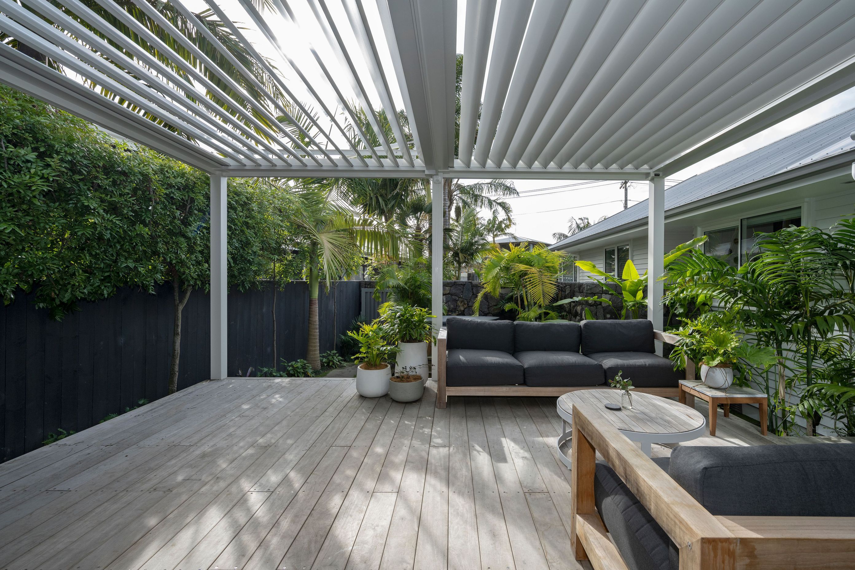 Auckland Home Project. Louvre Roof and Gate Create Oasis of Tranquility