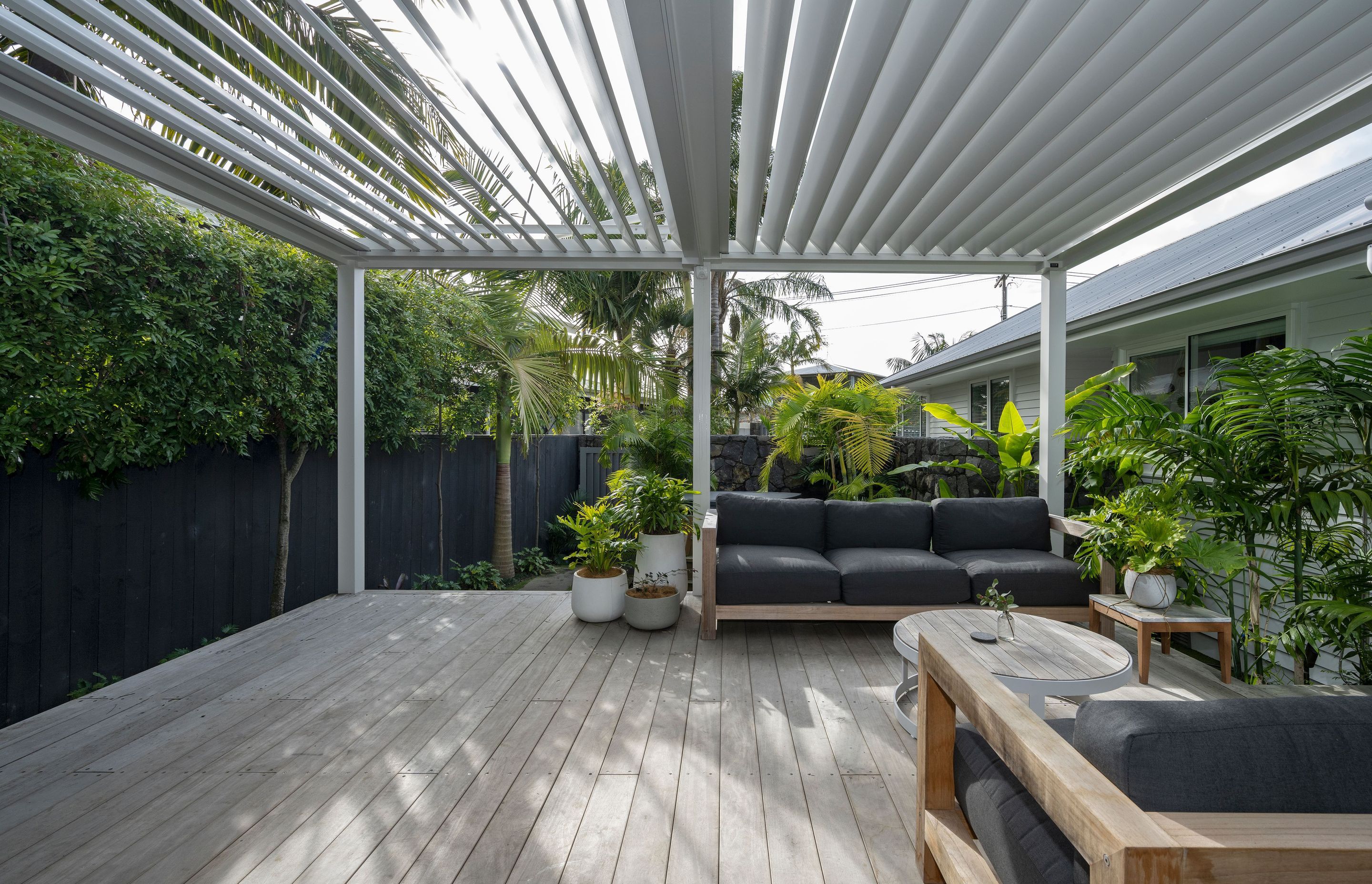 Auckland Home Project. Louvre Roof and Gate Create Oasis of Tranquility