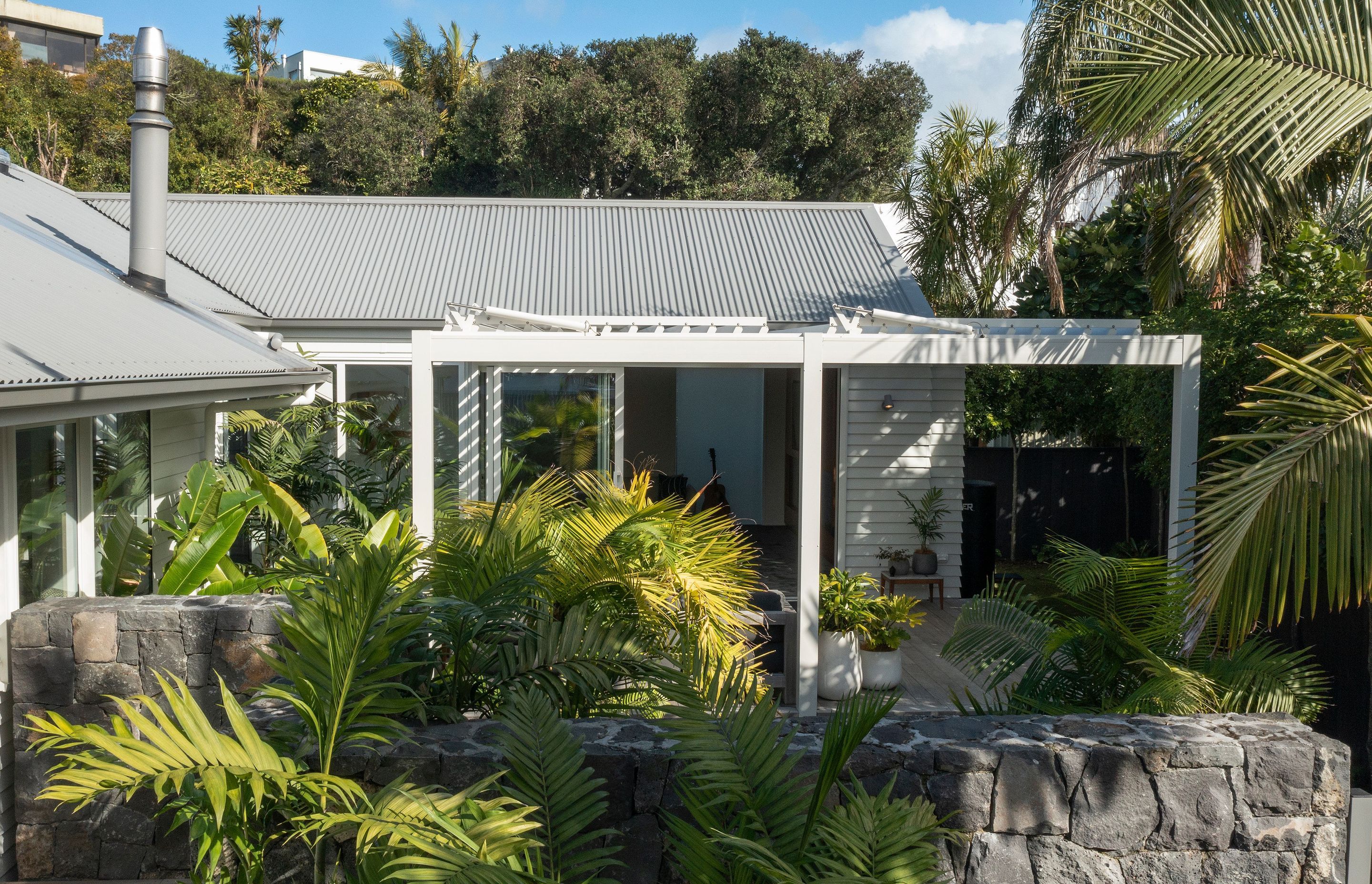 Auckland Home Project. Louvre Roof and Gate Create Oasis of Tranquility