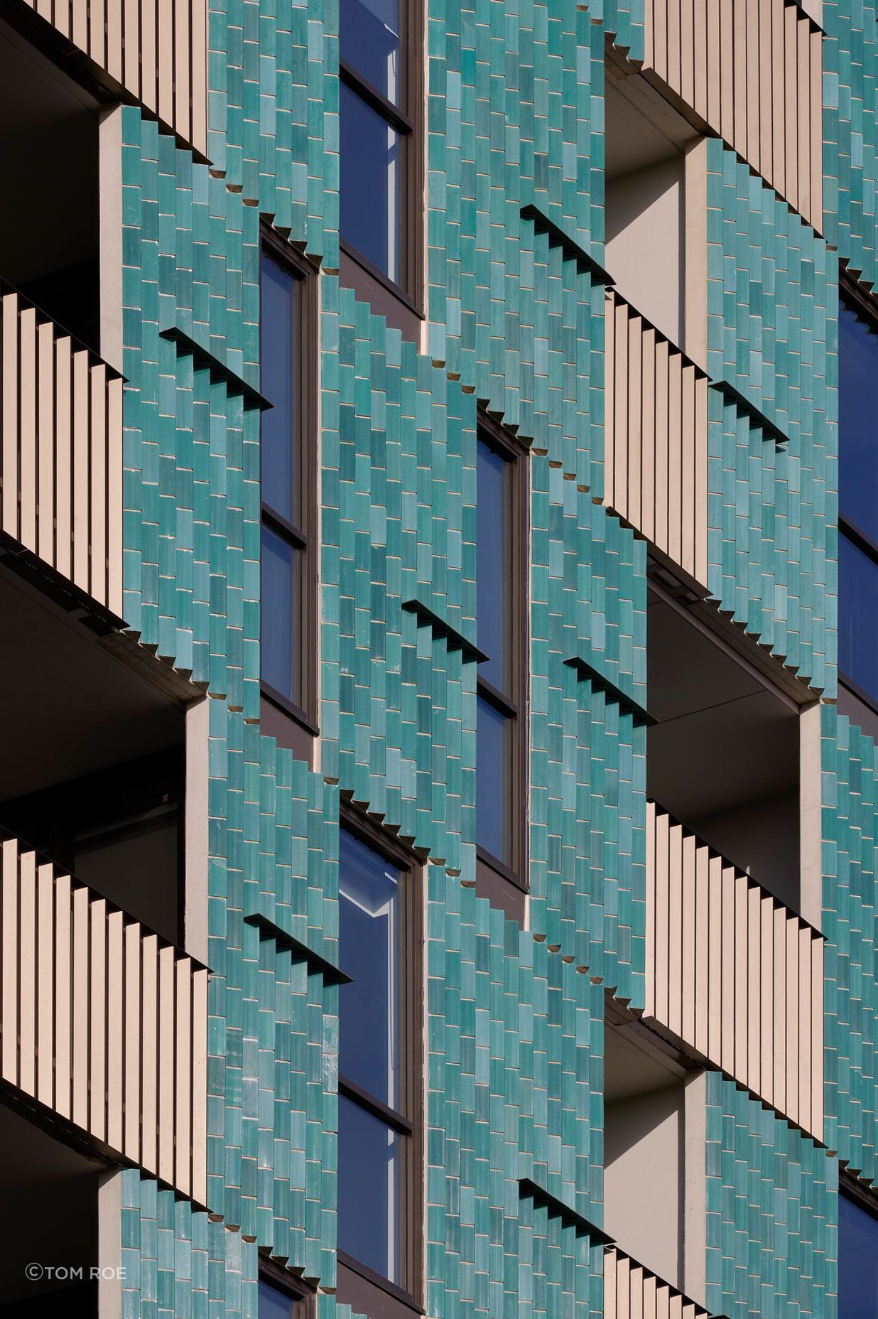 Brick-Inlay-ig-zag-facade-Tan-Tat.jpg