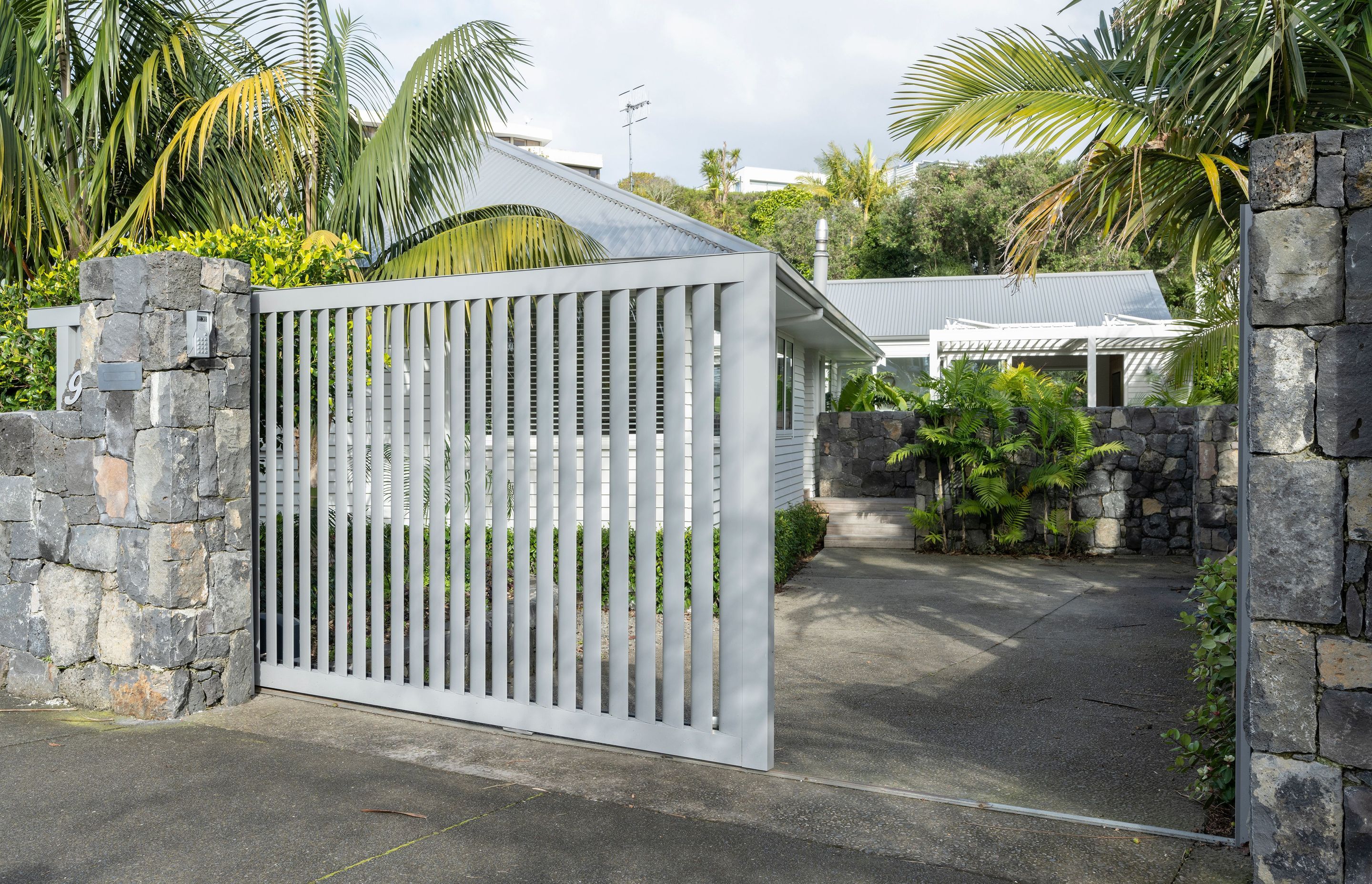 Auckland Home Project. Louvre Roof and Gate Create Oasis of Tranquility