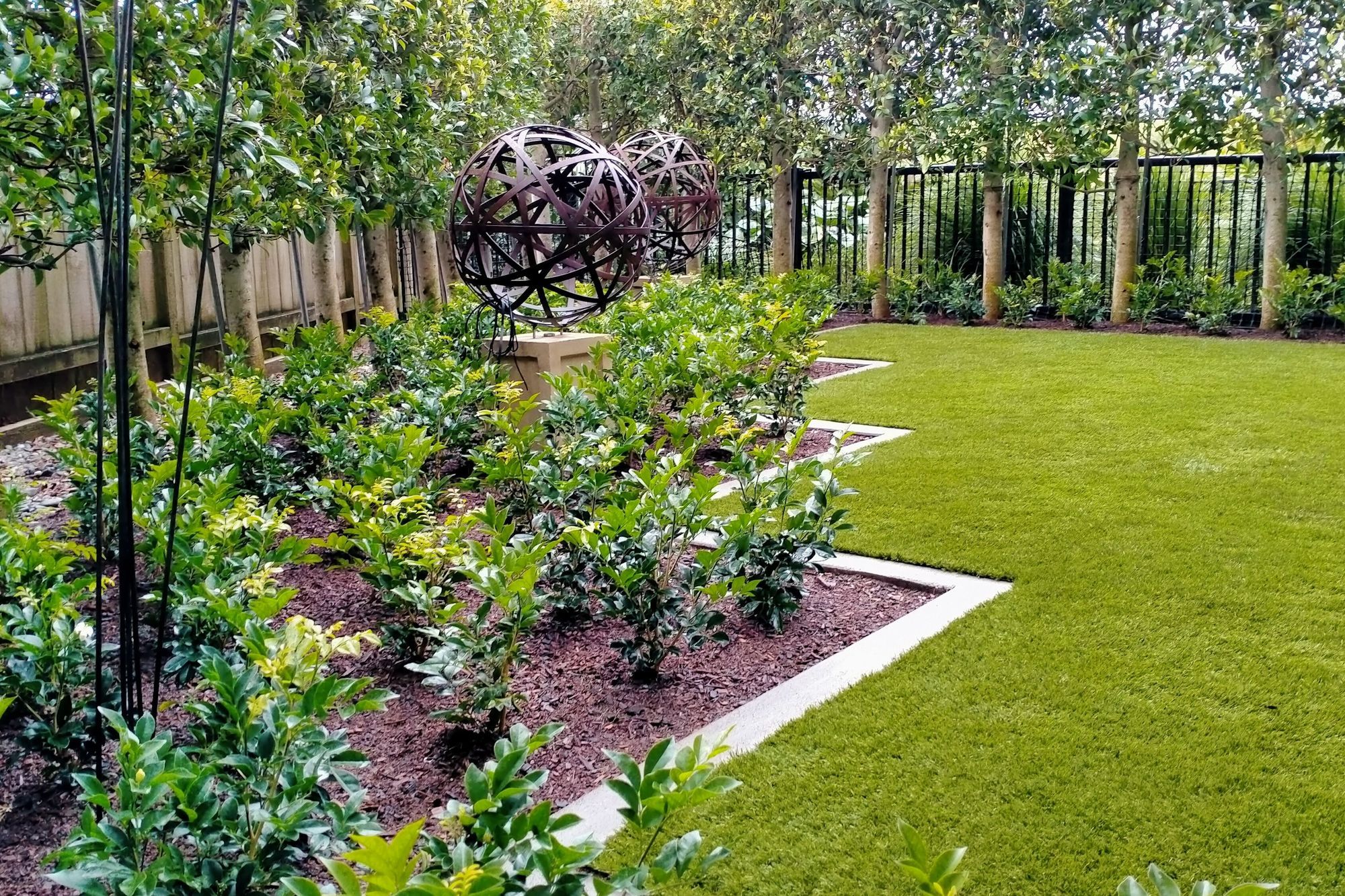 SIMPLISTIC SPLENDOR