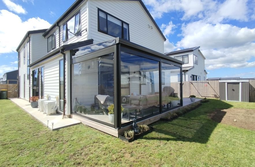 Flat Rectangle Canopy with Ziptrak® Outdoor Blinds in Clarks Beach