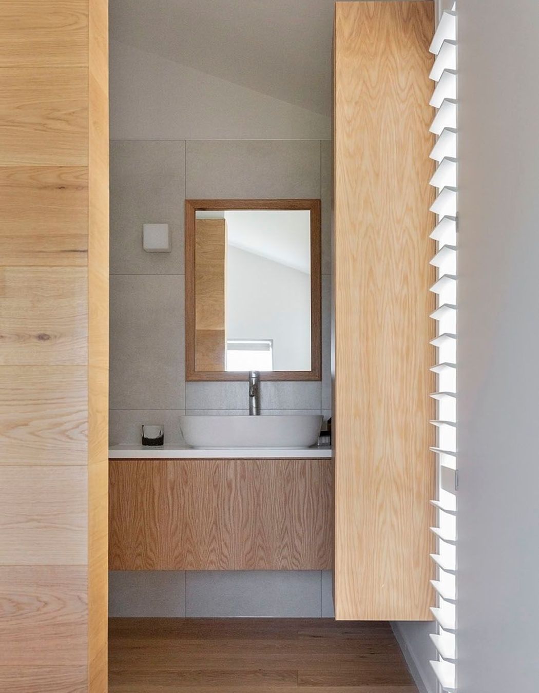 Open flow to the ensuite in the upstairs room