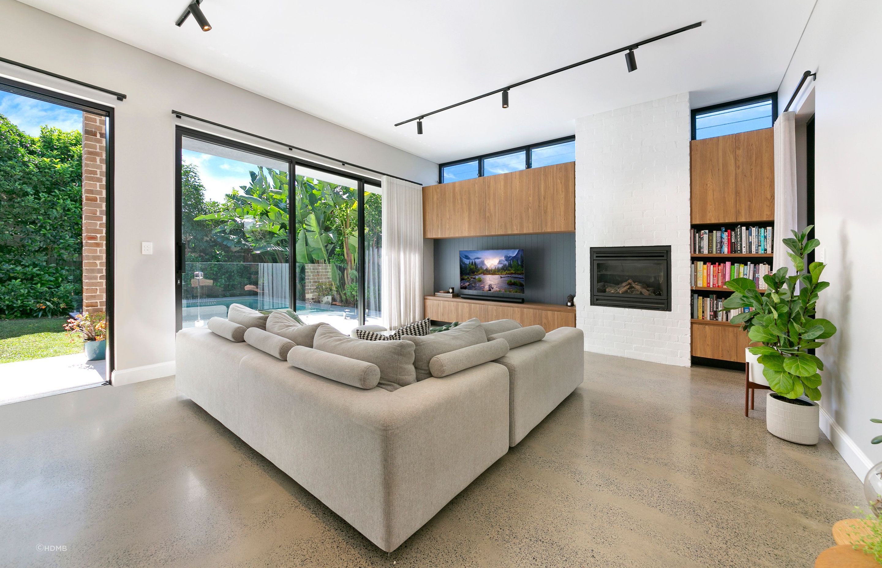LOUNGE9copy.jpg