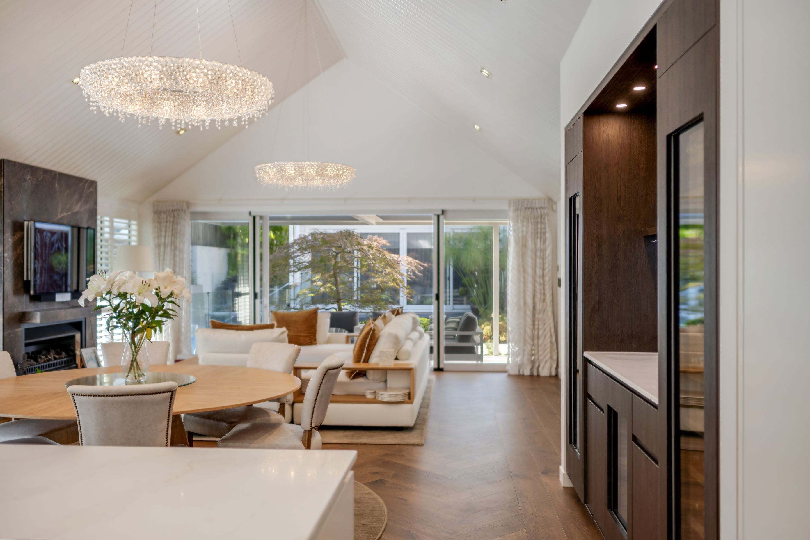 This is the kind of view we build for. Every element leads your eye to this space, light-filled, refined, and made for moments that matter.