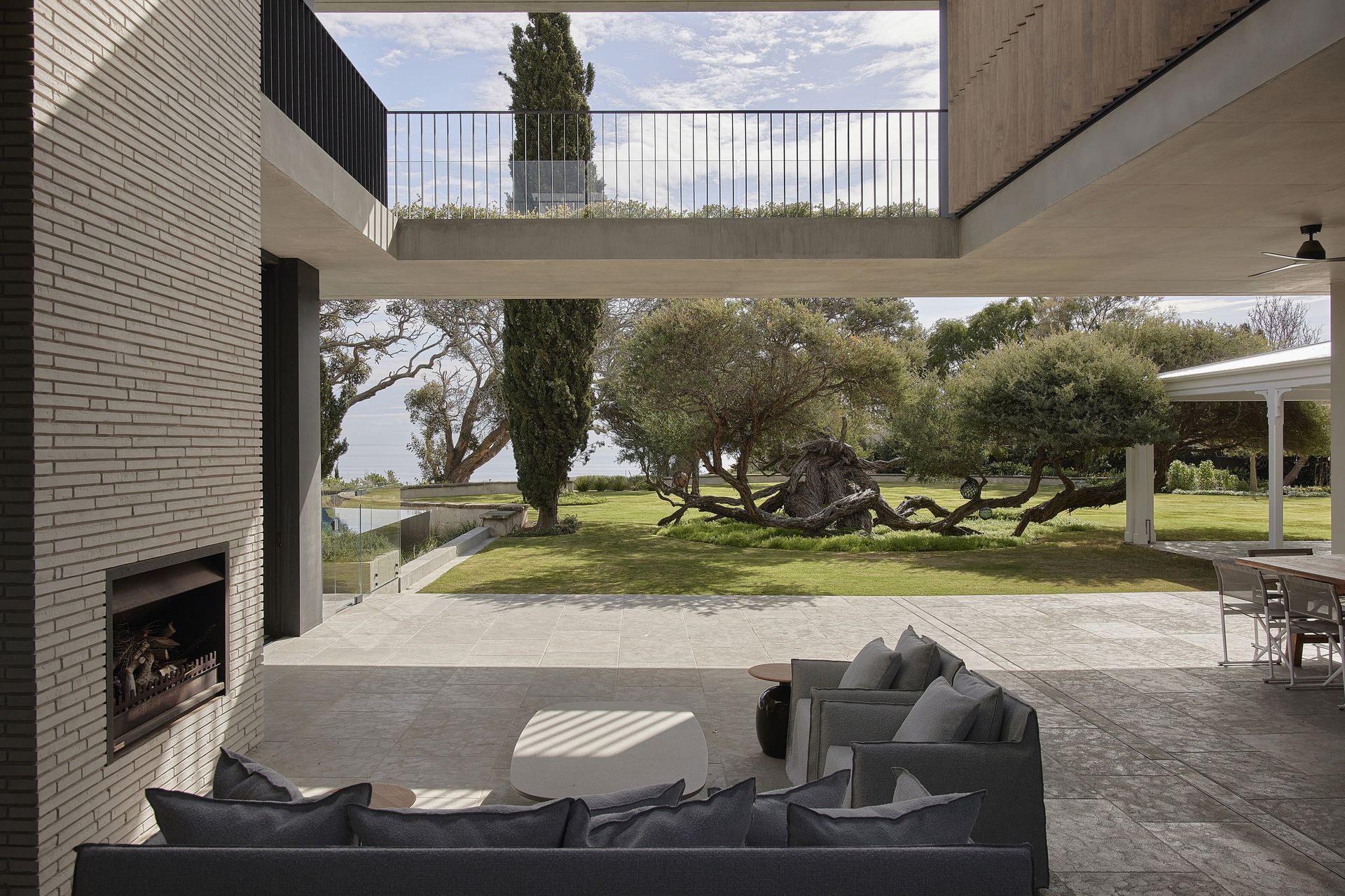 Petersen-K11-bricks-Dawn-House-alfresco-min.jpg