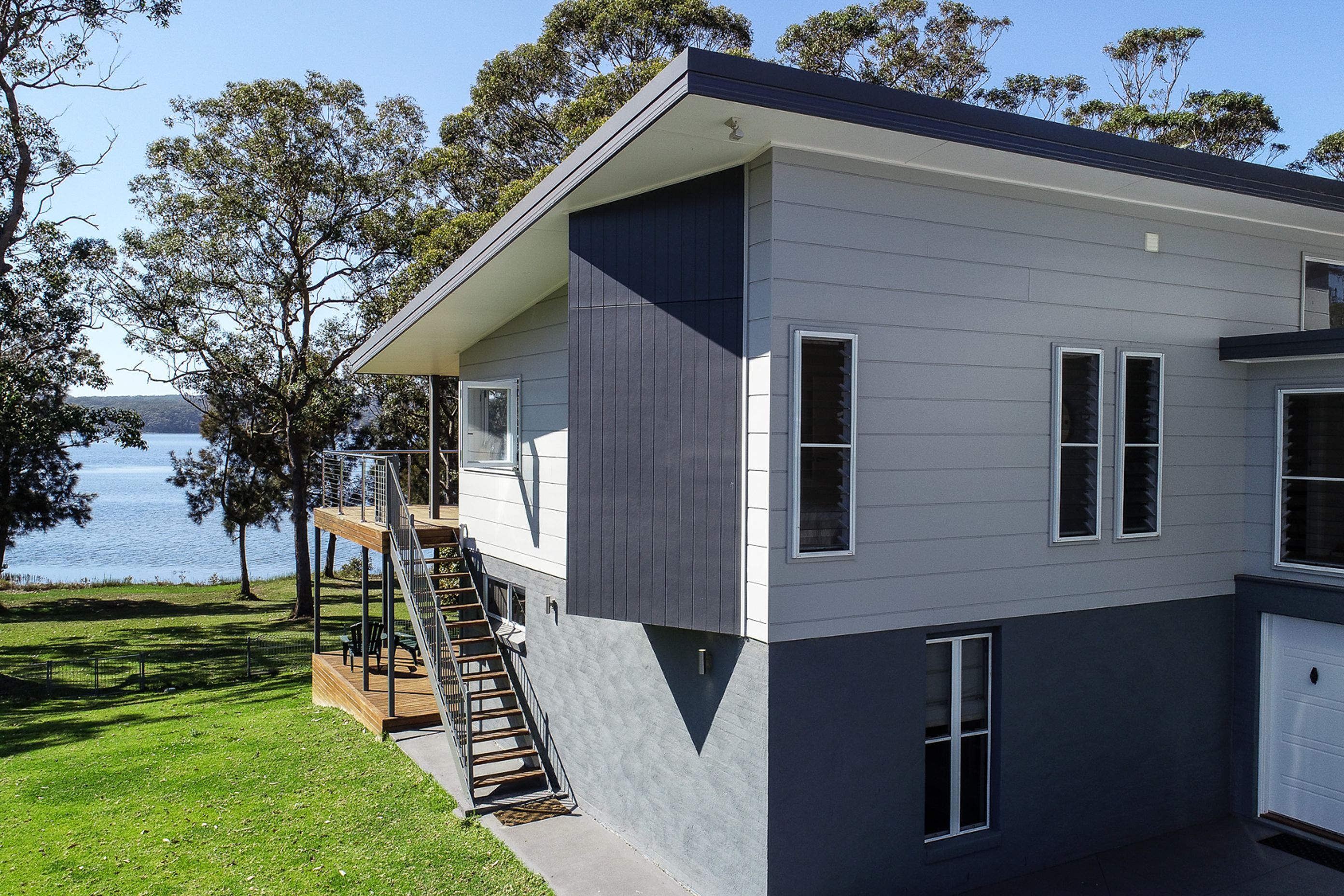 This holiday house is well connected to Sanctuary Point water ways.