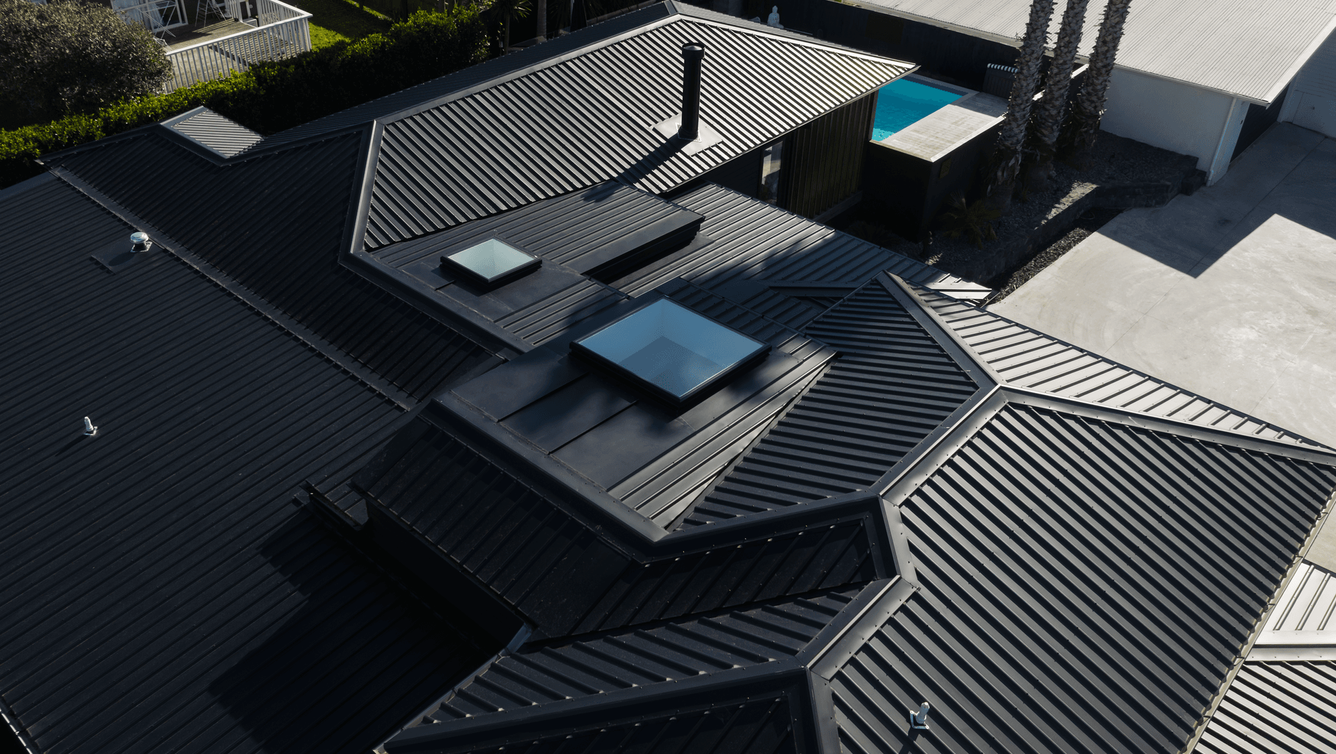 Trimrib no swage in Low Gloss Black banner