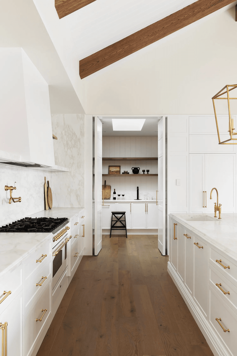 alisa-and-lysandra-brighton-bungalow-butlers-pantry-67a02dab1707d.png